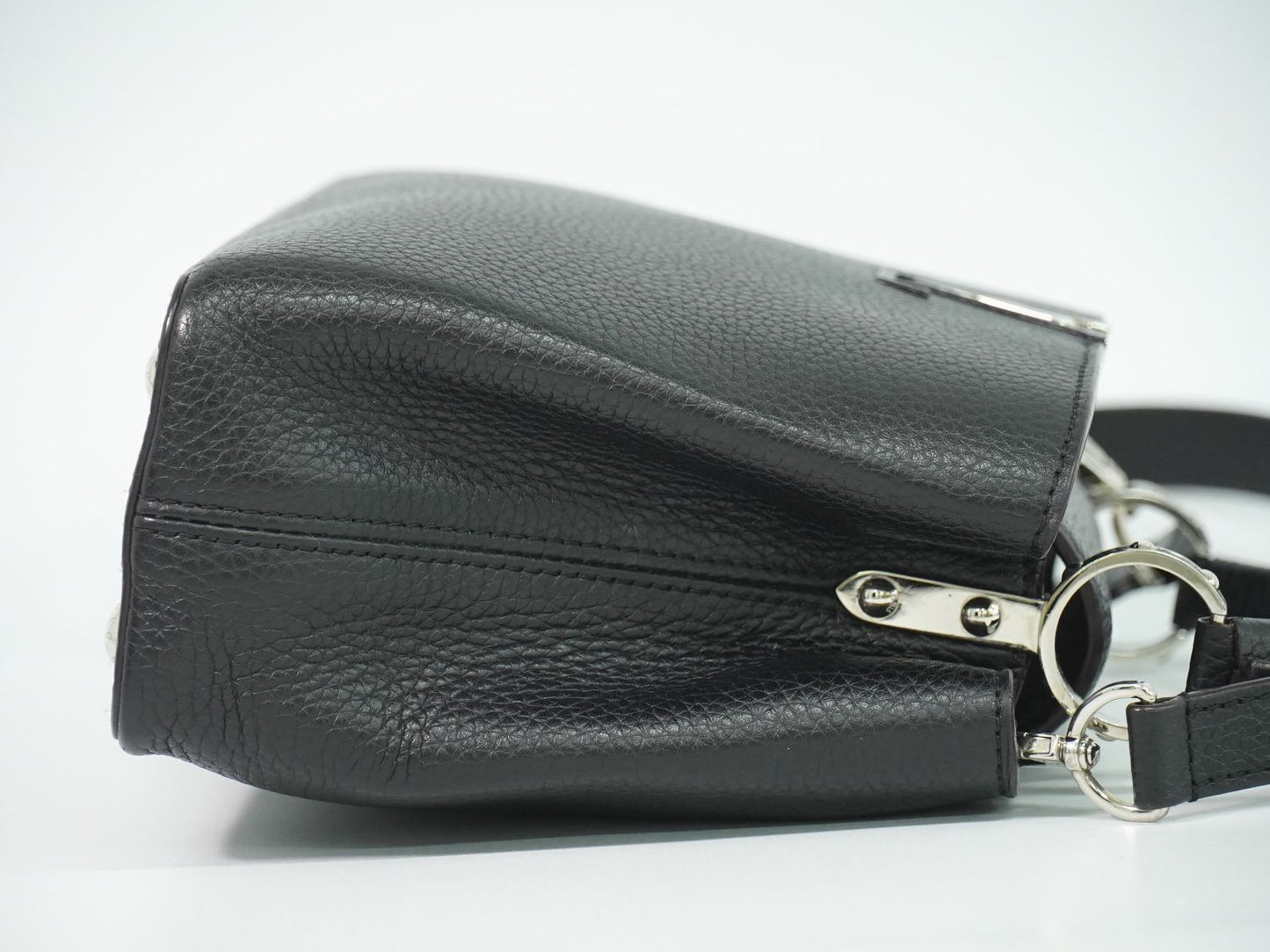 Louis Vuitton LV Capucines BB Taurillon Leather 2-Way Shoulder Bag Noir — view 4