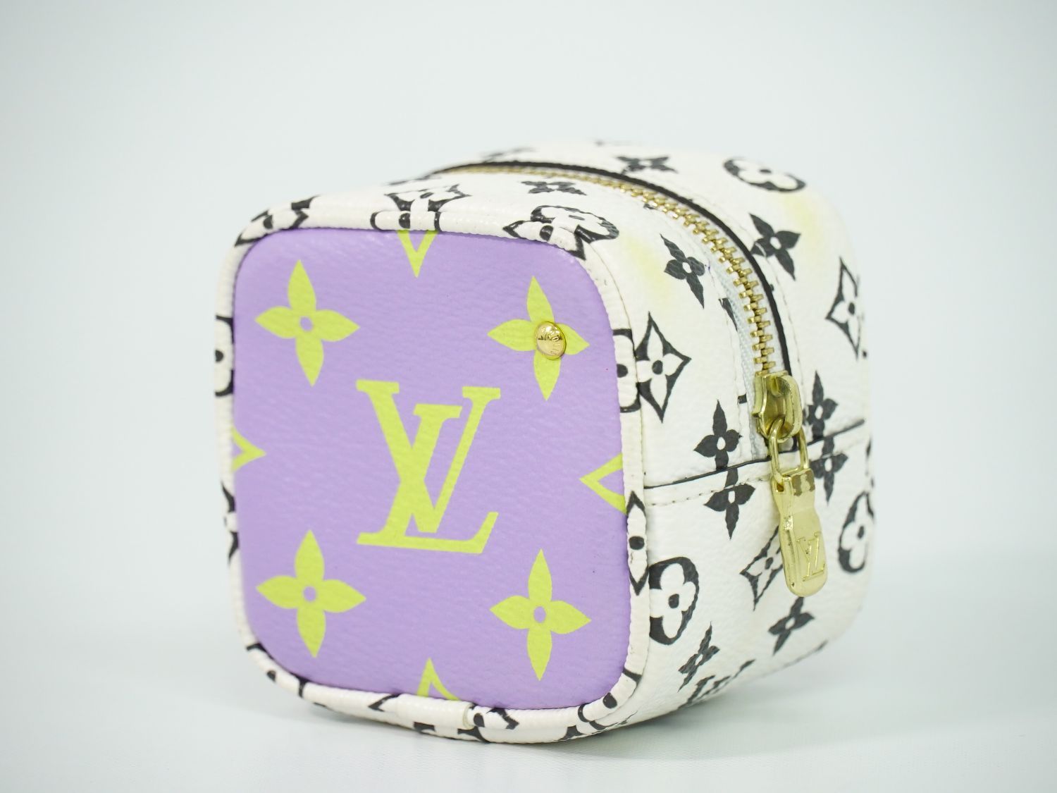 Louis Vuitton LV Porte-Monnaie Cube Monogram Giant Pouch White Purple — view 2