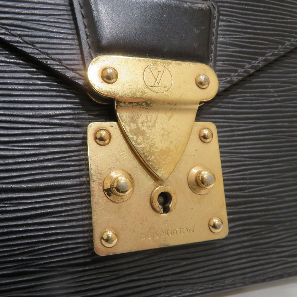 Louis Vuitton Series Dragonne Epi Second Bag Leather — view 8