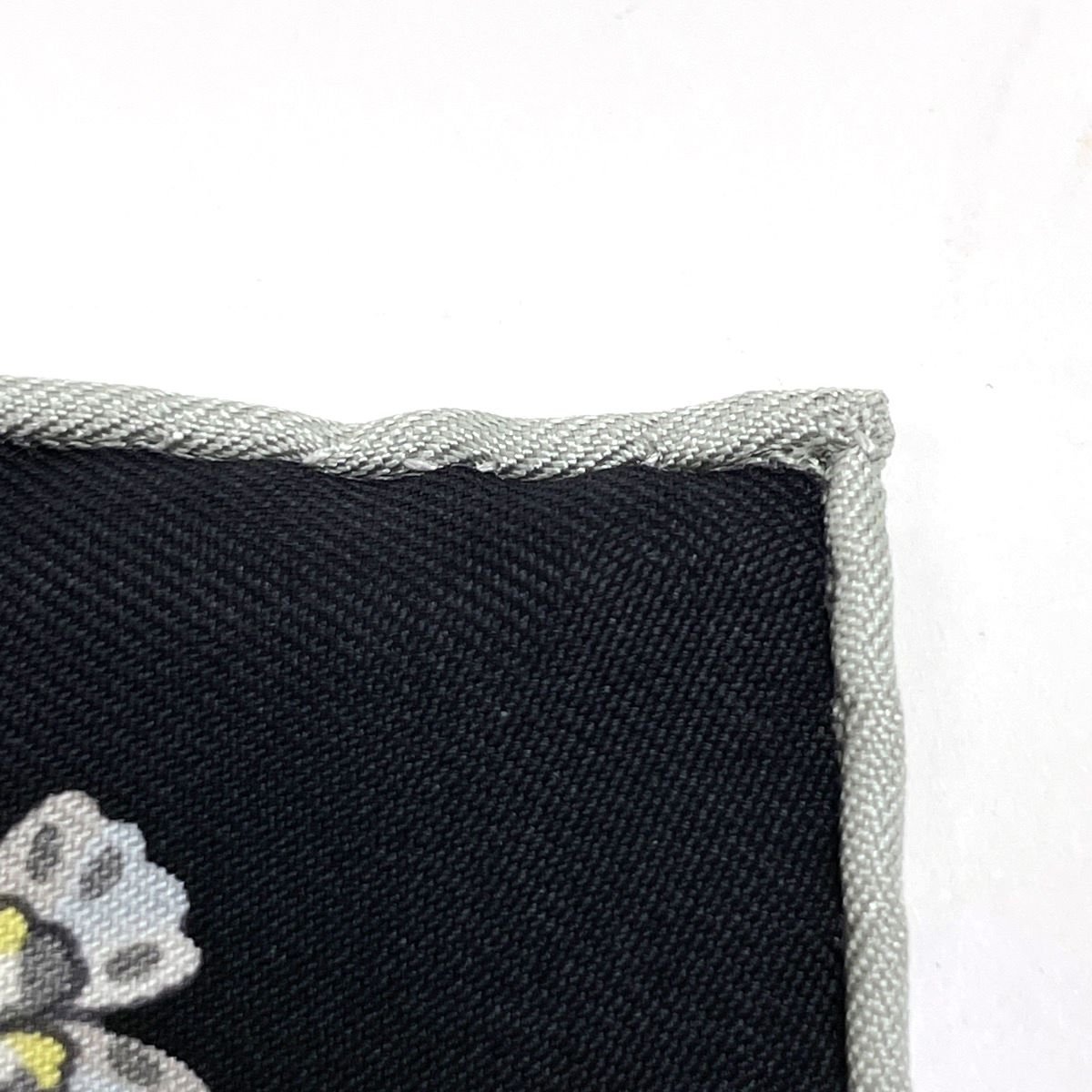 Hermes Petit Carre Fleurs ET Papillons de Tissus Gavroche Flower Blooming — view 5