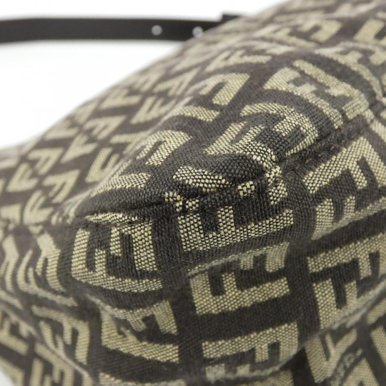 Fendi Vintage Mamma Baguette Jq4 Shoulder Bag — view 3