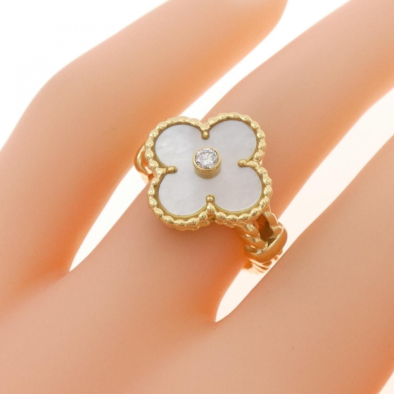 Van Cleef & Arpels Vintage Alhambra Ring — view 5