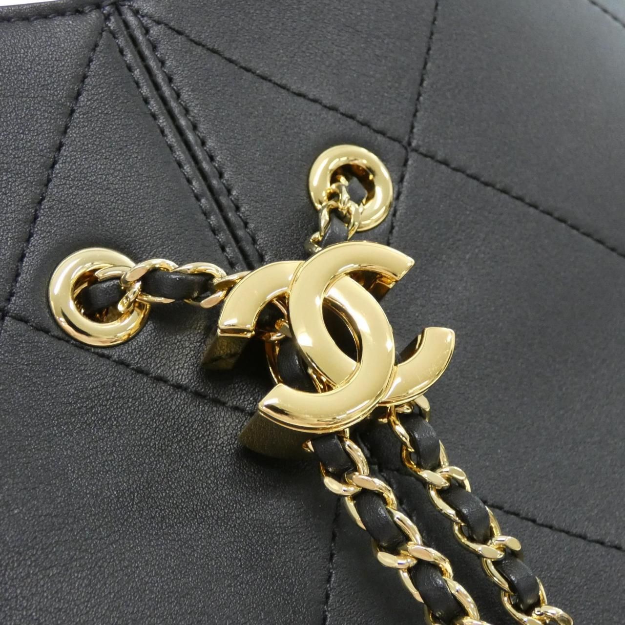 Chanel Bag Handbag Black — view 4