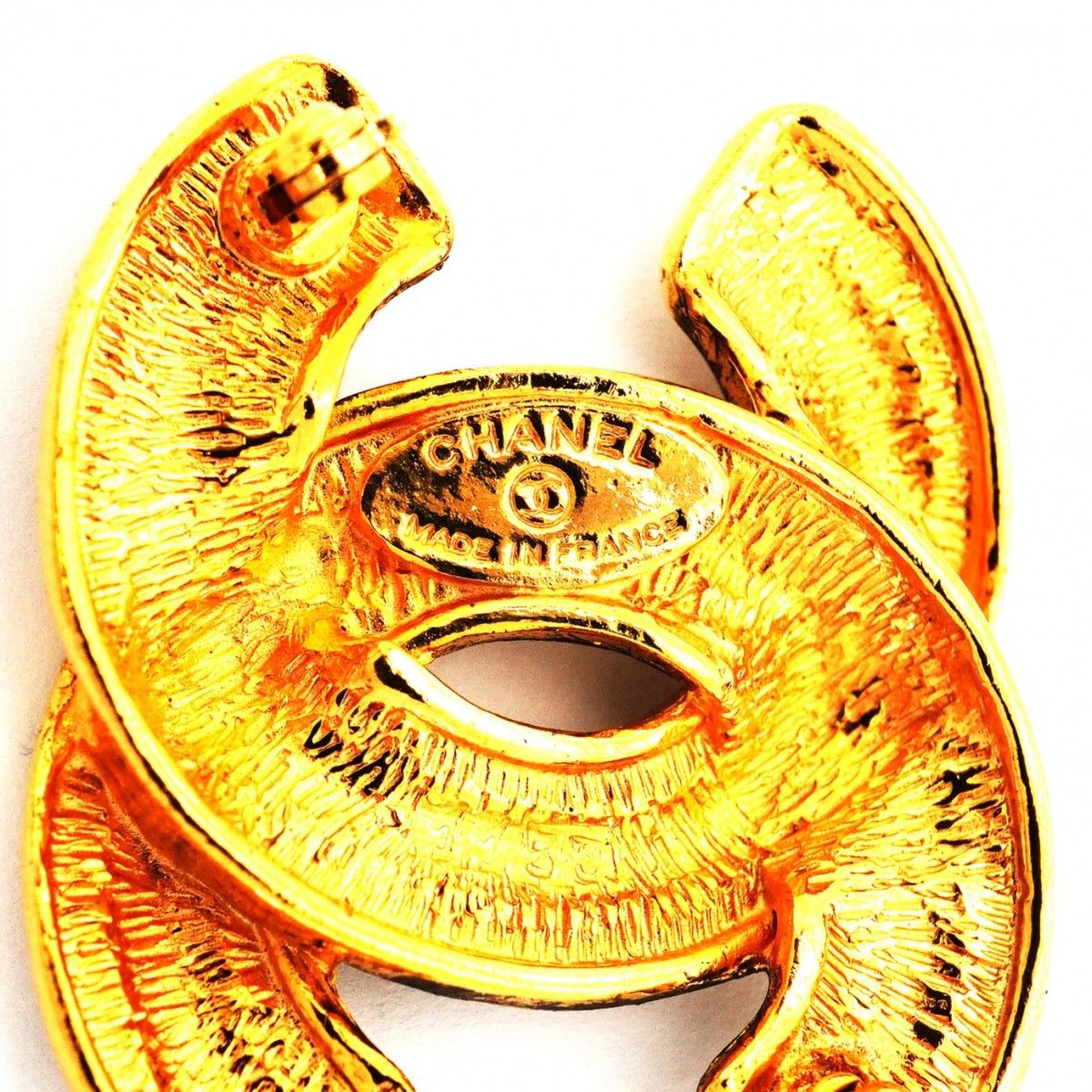 Chanel Brooch Vintage CC Logo Quilted Gold Plated — view 4
