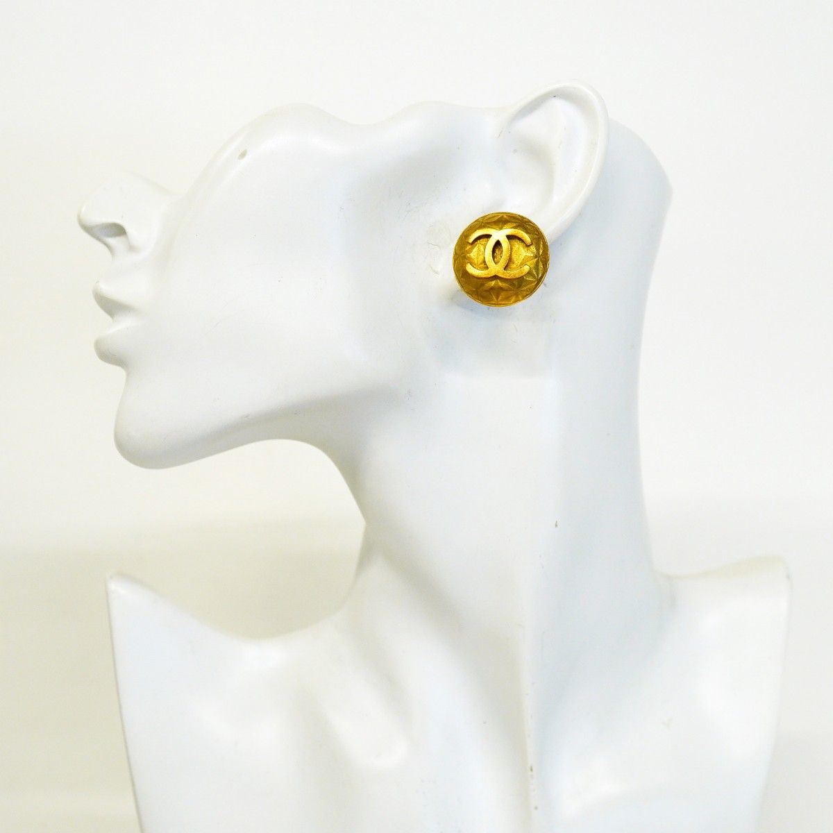 Chanel Earrings Vintage CC Logo Round — view 5