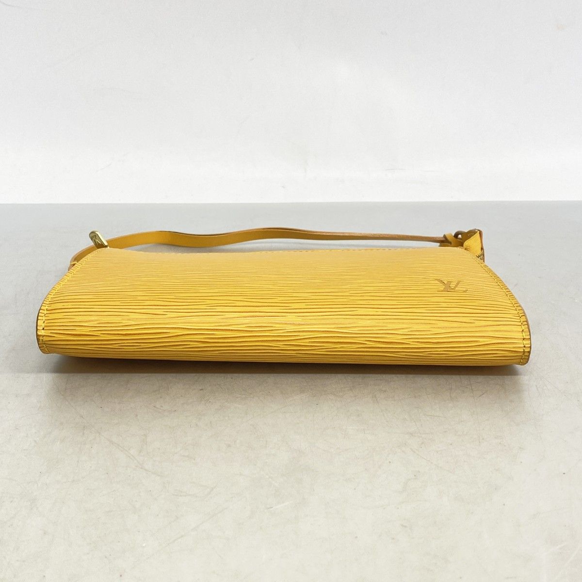 Louis Vuitton Pouch Epi Pochette Joanne — view 3