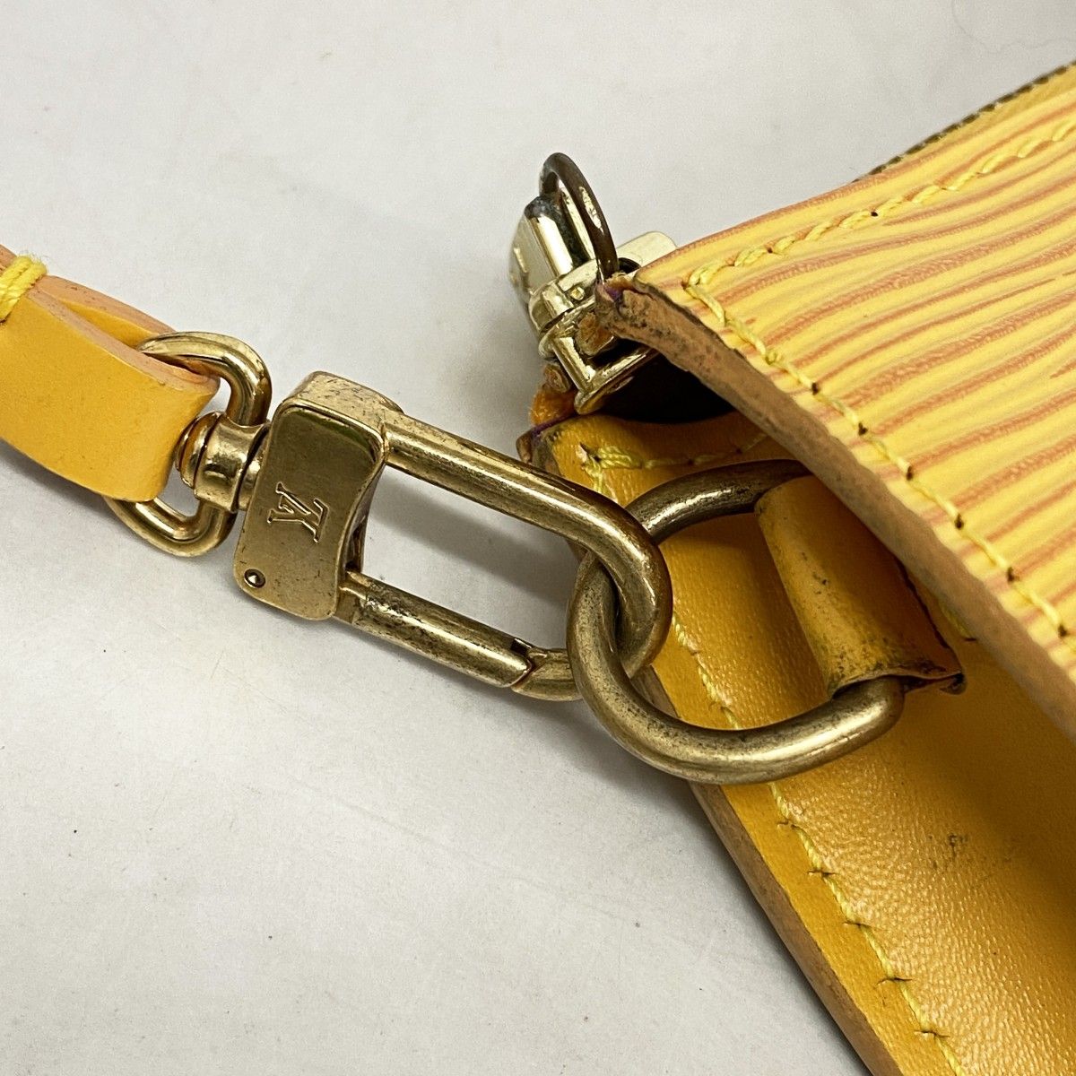 Louis Vuitton Pouch Epi Pochette Joanne — view 8