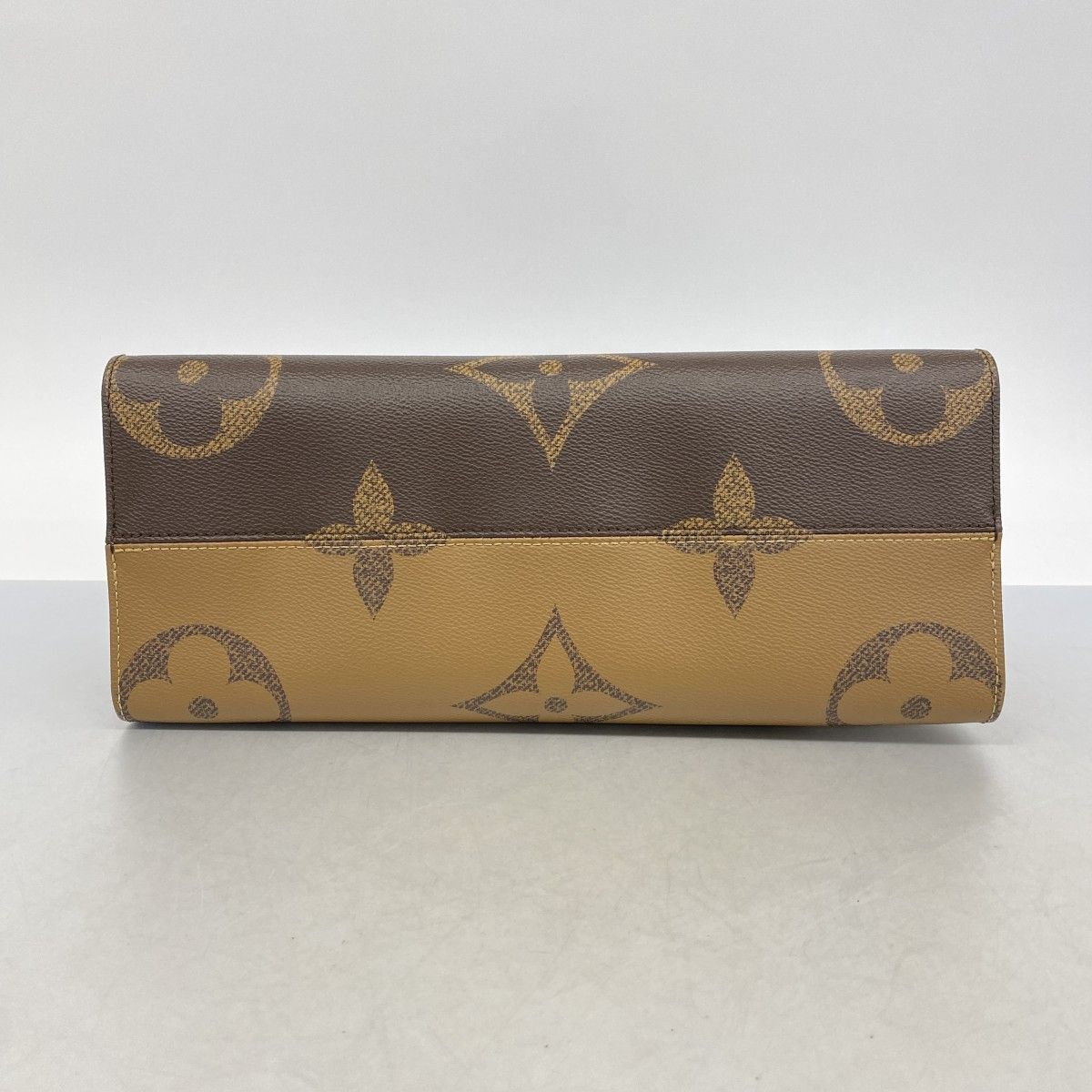 Louis Vuitton Tote Monogram Giant Reverse On The Go MM Brown — view 3