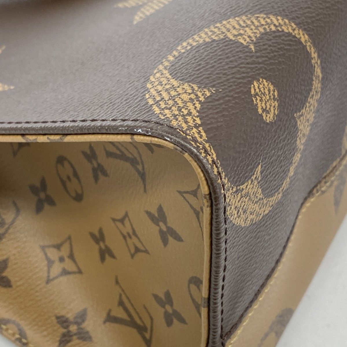 Louis Vuitton Tote Monogram Giant Reverse On The Go MM Brown — view 6