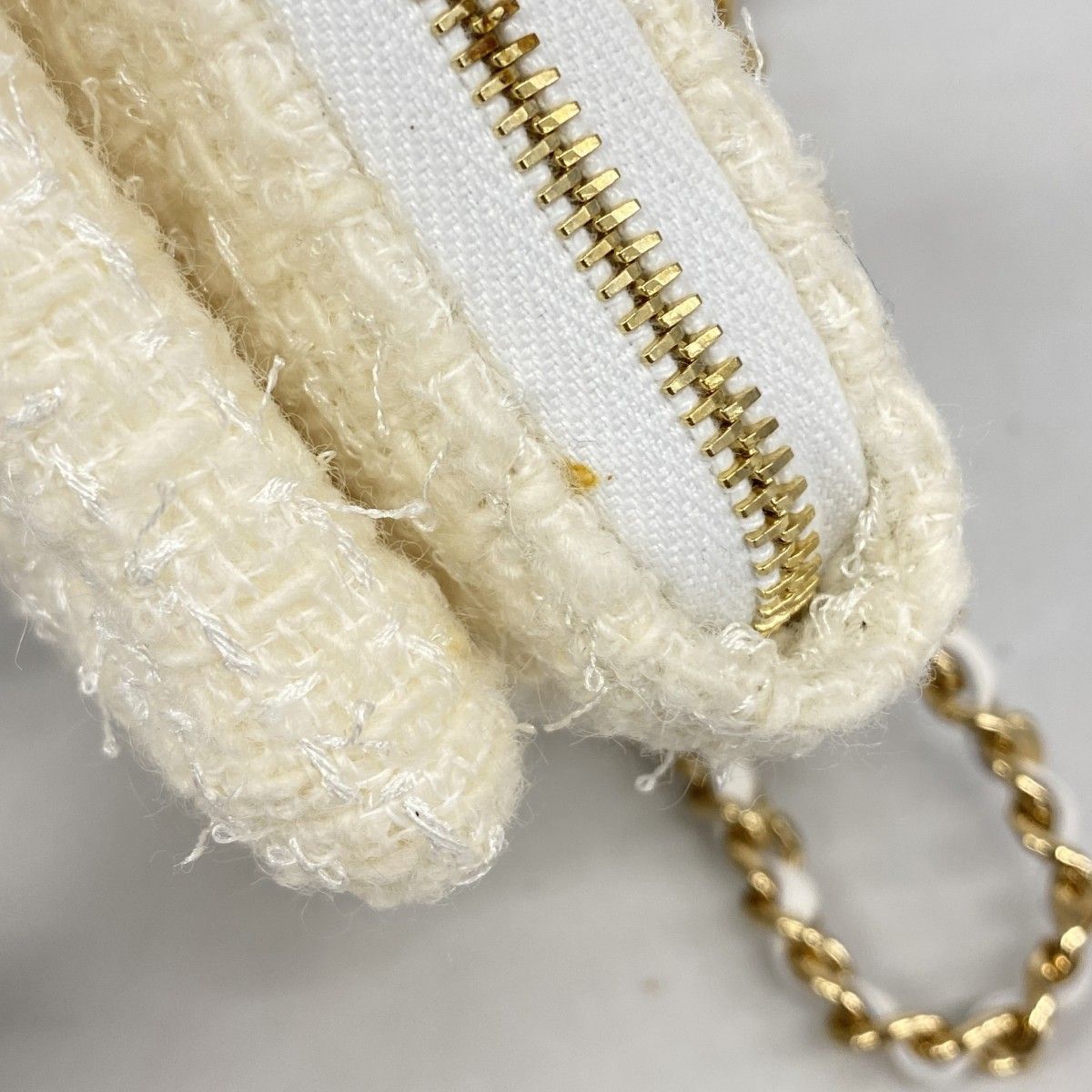 Chanel Shoulder Wallet Tweed Ivory Gold — view 7