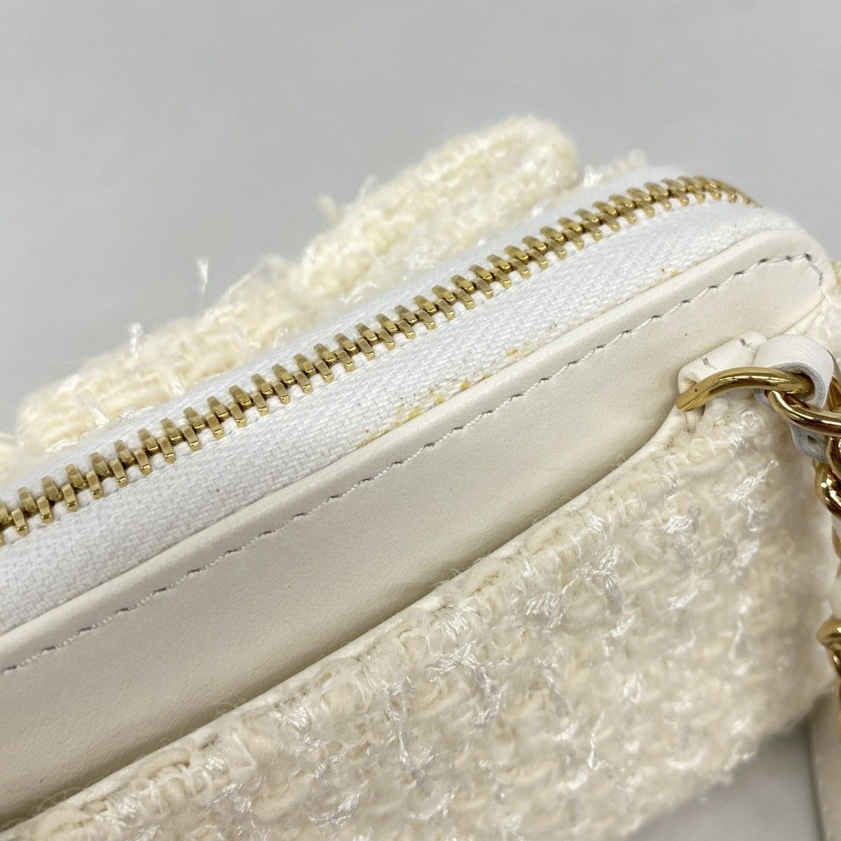 Chanel Shoulder Wallet Tweed Ivory Gold — view 8