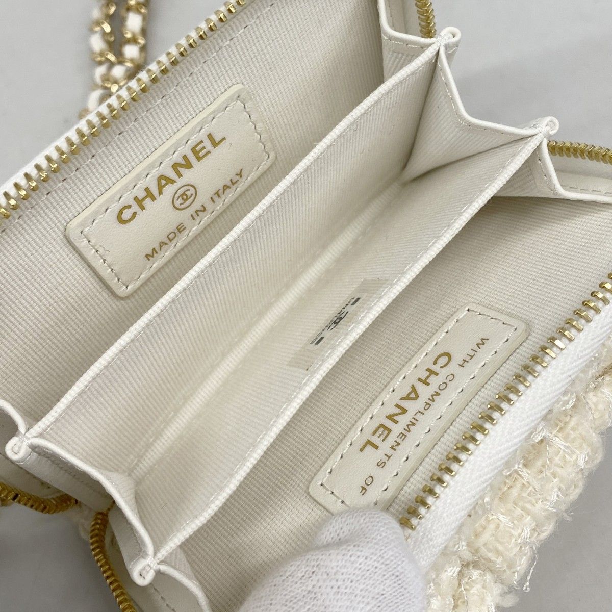 Chanel Shoulder Wallet Tweed Ivory Gold — view 4