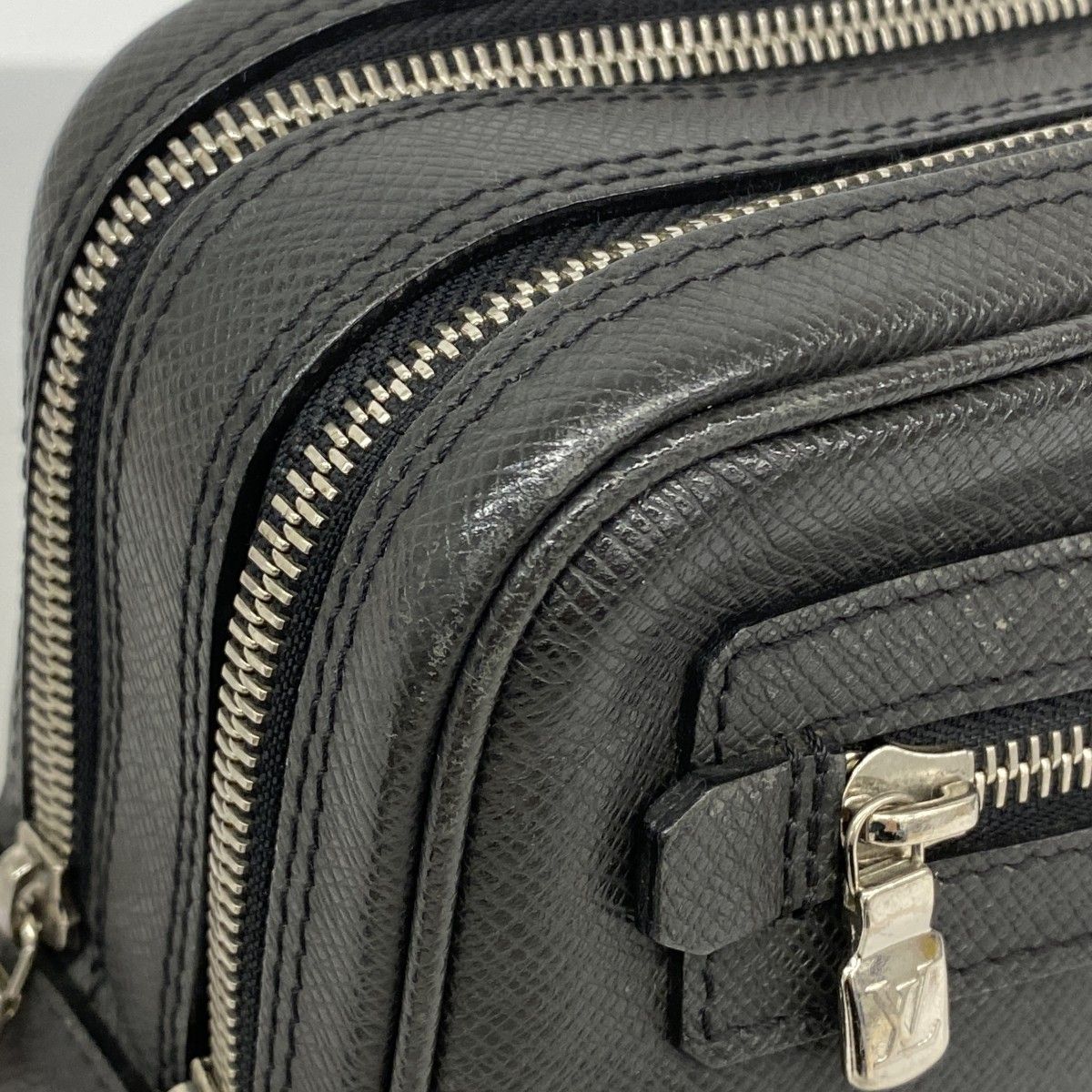 Louis Vuitton Clutch Taiga Pavel Ardoise — view 7