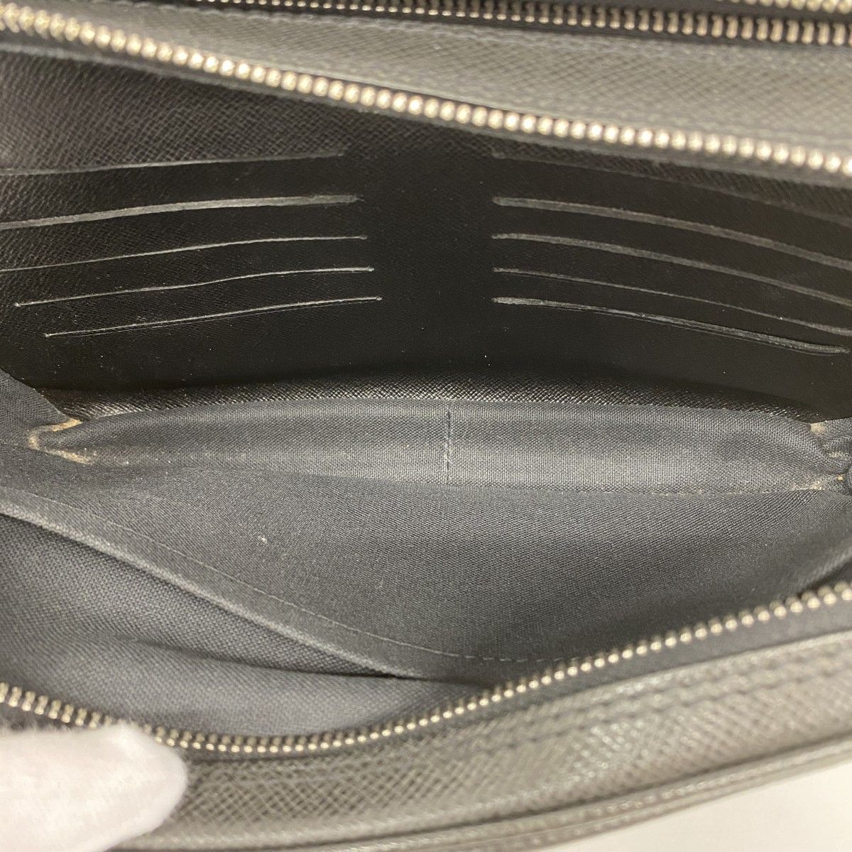 Louis Vuitton Clutch Taiga Pavel Ardoise — view 4