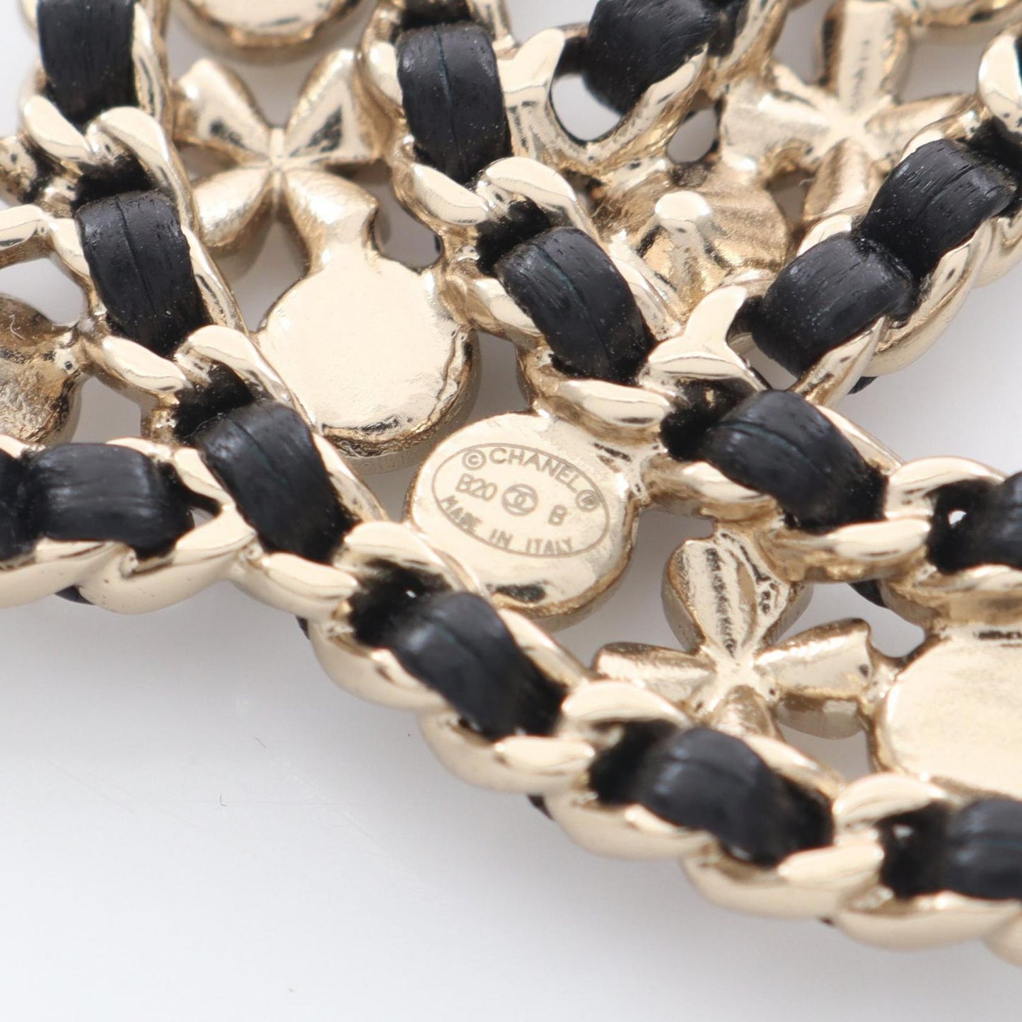 Chanel Brooch CC Logo Clover Leather — view 3