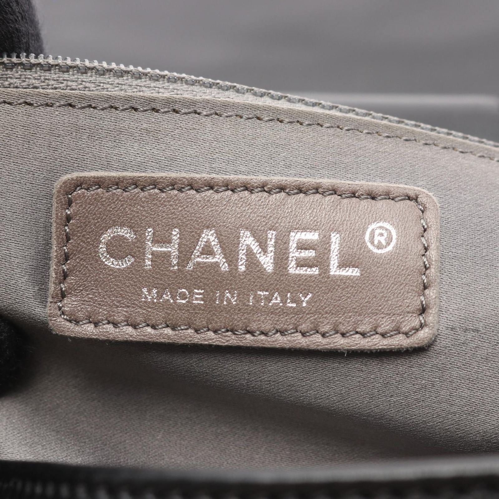 Chanel Shoulder Bag CC Logo Plastic Chain Black Lambskin CC — view 4