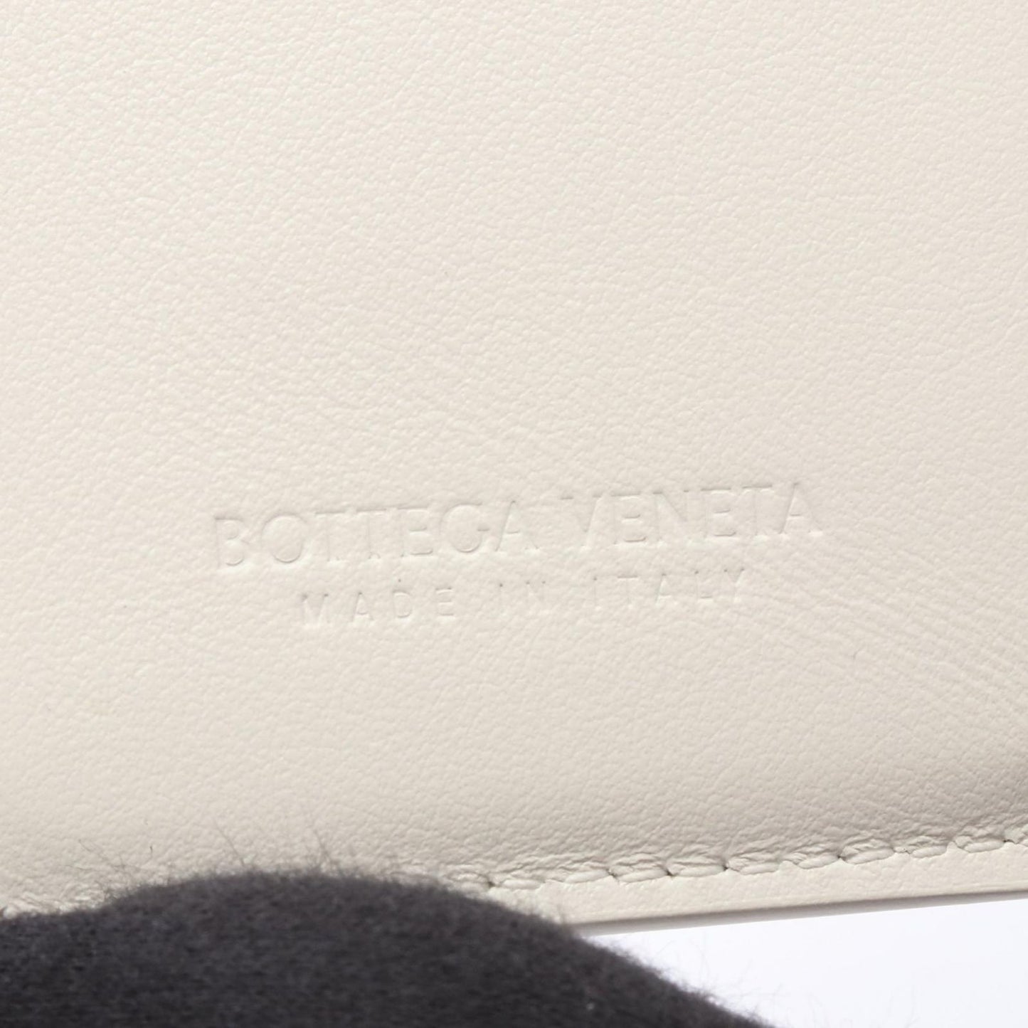 Bottega Veneta Trifold Wallet Cassette Maxi Intrecciato Small White Leather — view 4
