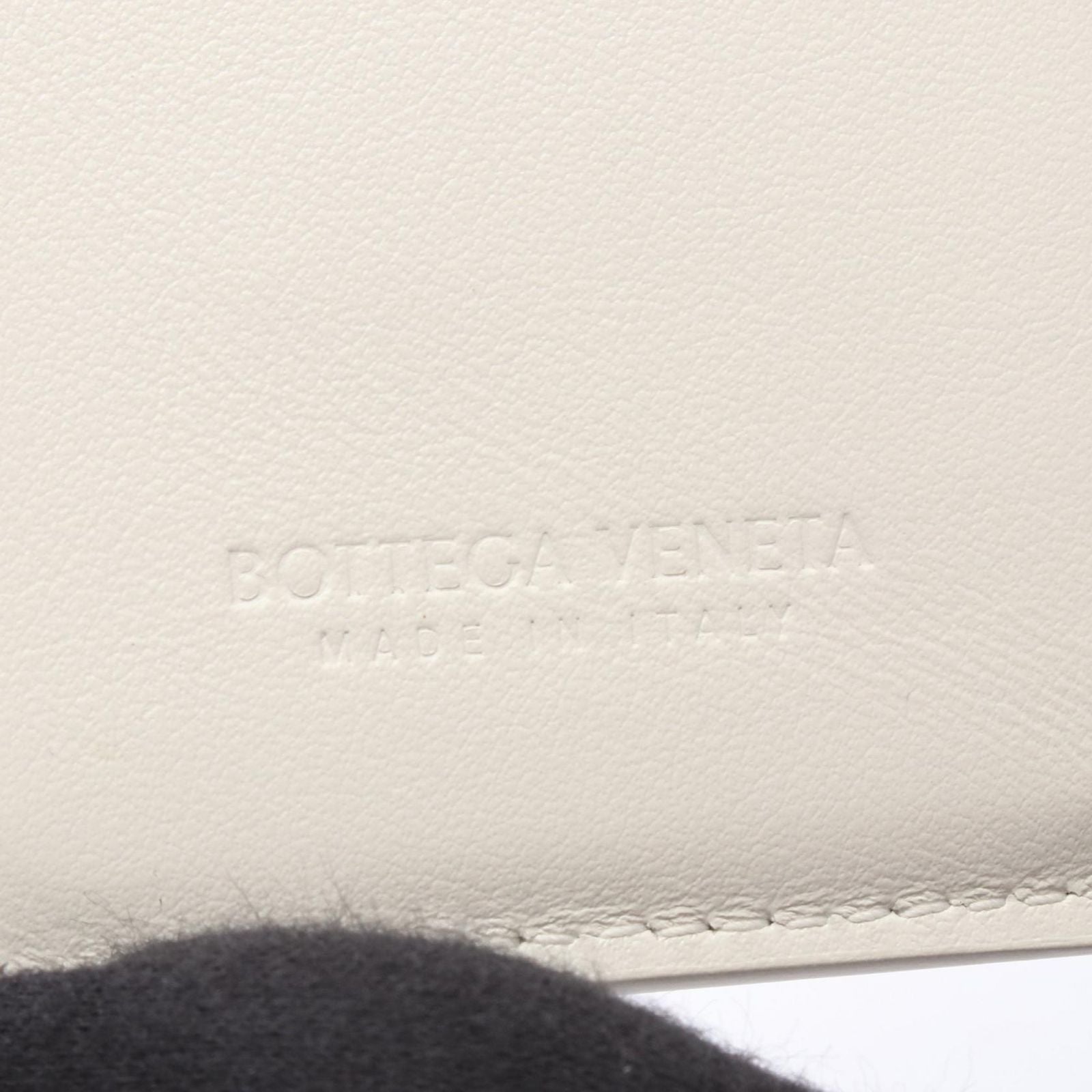 Bottega Veneta Trifold Wallet Cassette Maxi Intrecciato Small White Leather — view 4