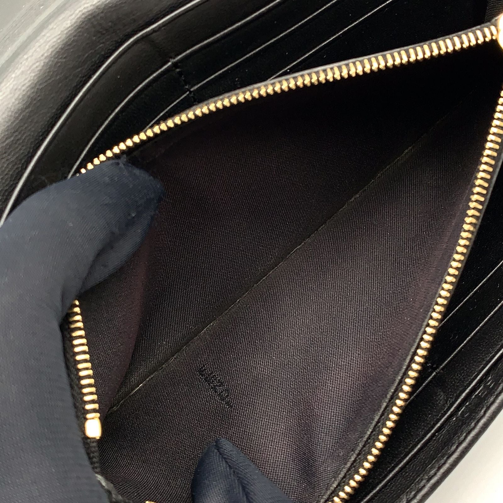 Fendi Baguette Continental Leather Black Wallet Gold — view 8