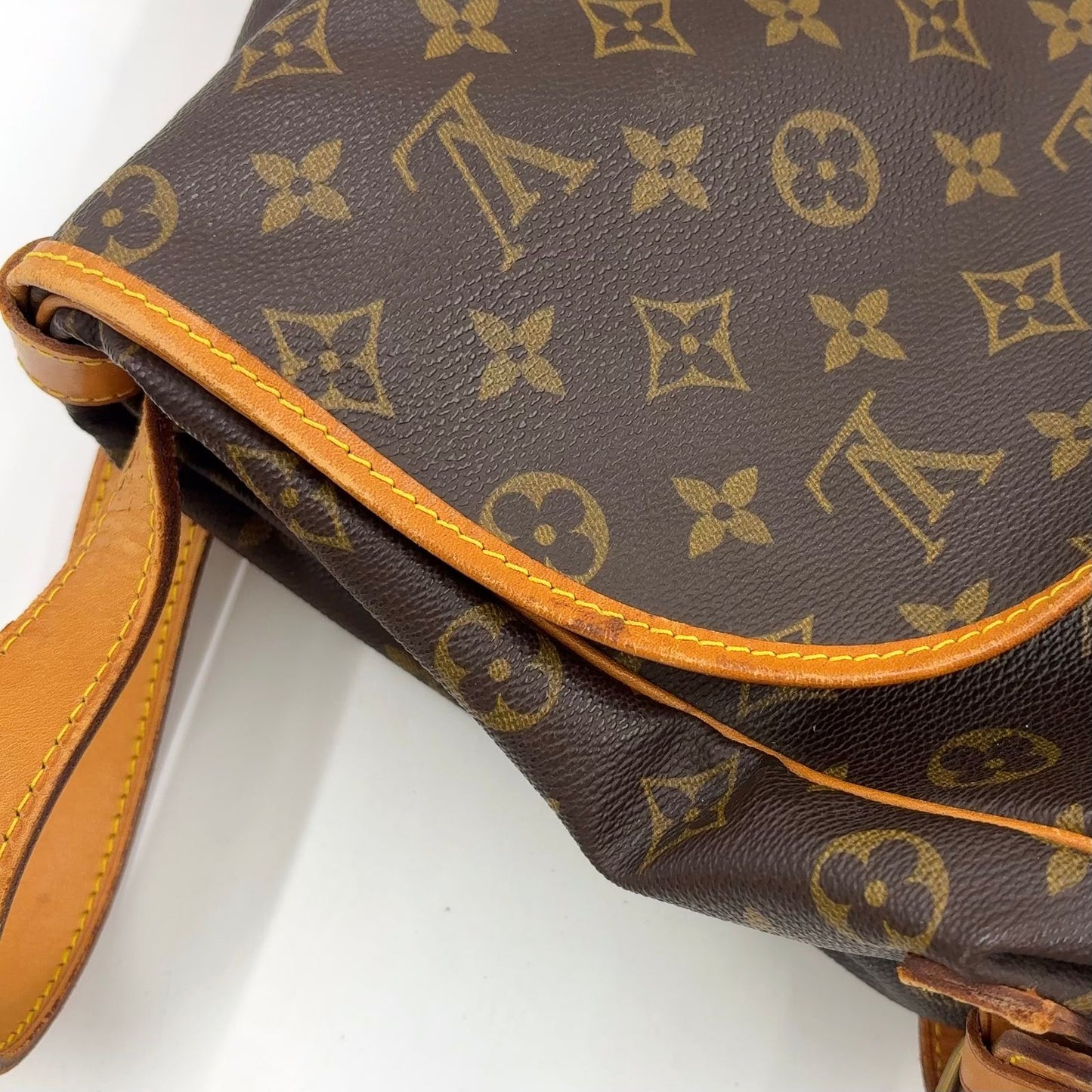 Louis Vuitton Saumur 35 Monogram Leather Brown Shoulder Bag Gold — view 9