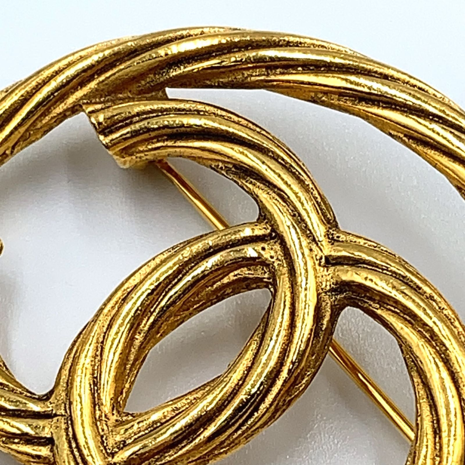 Chanel CC Logo Round Twist Gold Plated Brooch — view 8