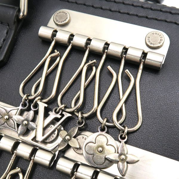 Louis Vuitton Danube Messenger Crossbody — view 4