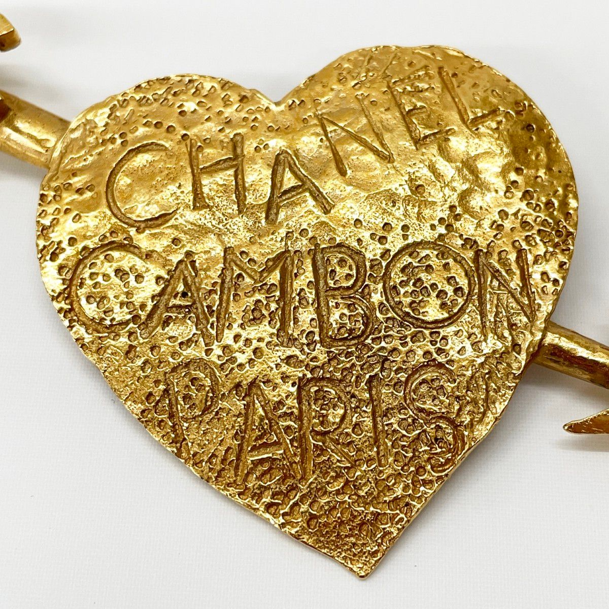 Chanel Brooch Vintage CC Logo Motif Gold — view 3