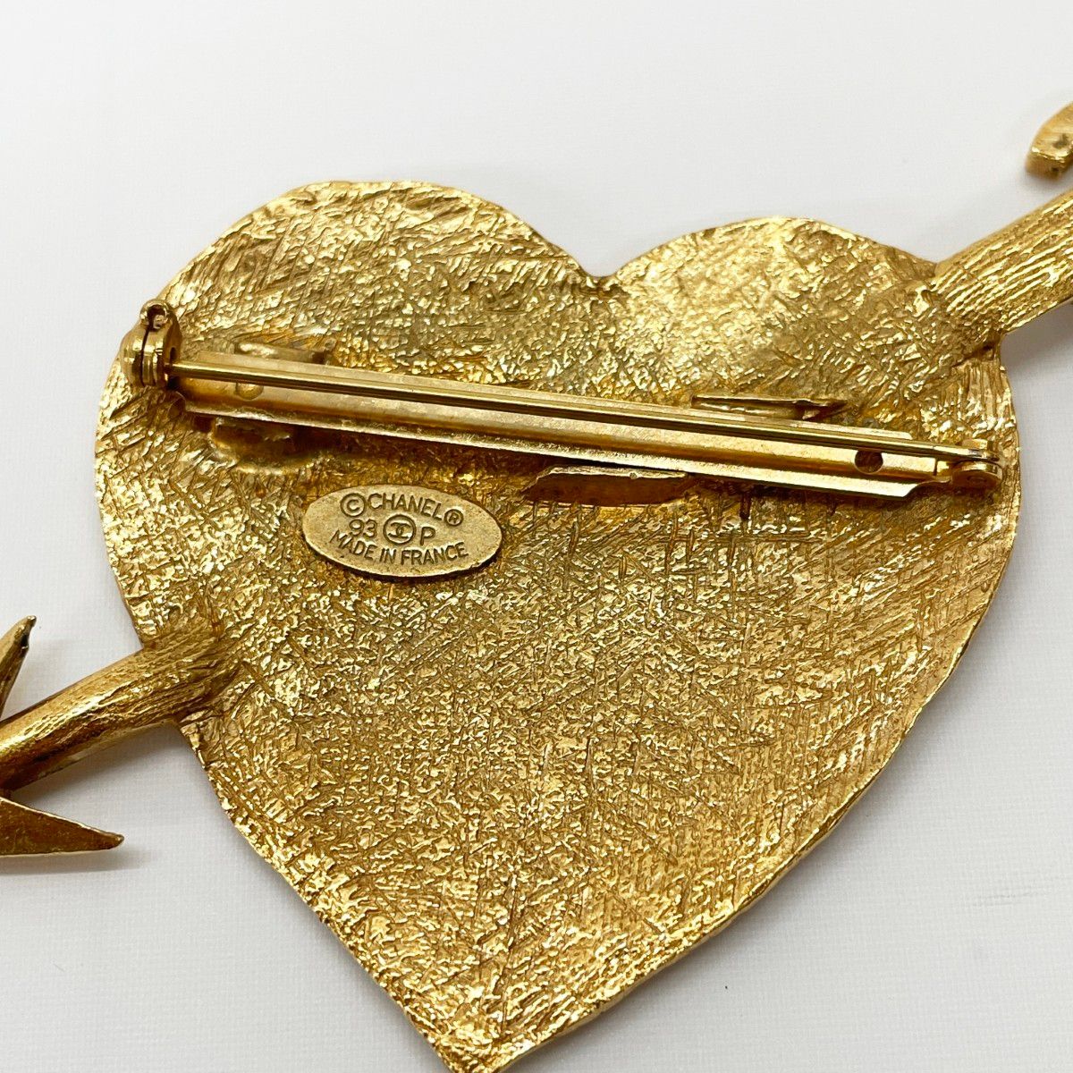 Chanel Brooch Vintage CC Logo Motif Gold — view 4