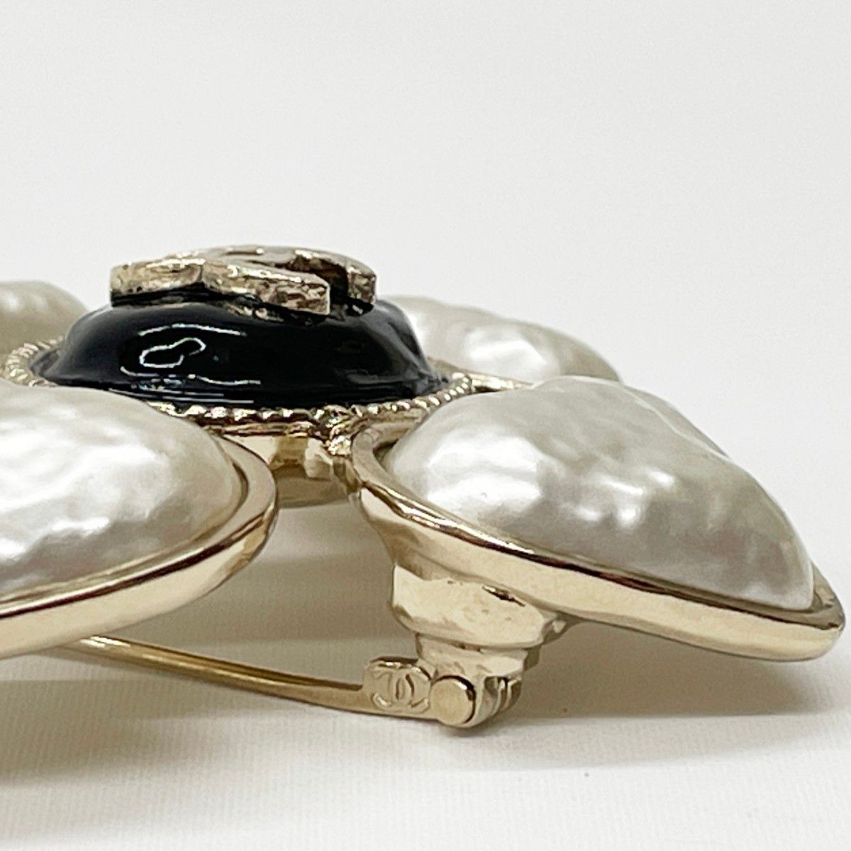 Chanel Heart Brooch CC Logo Faux Pearl Gold White Black — view 8