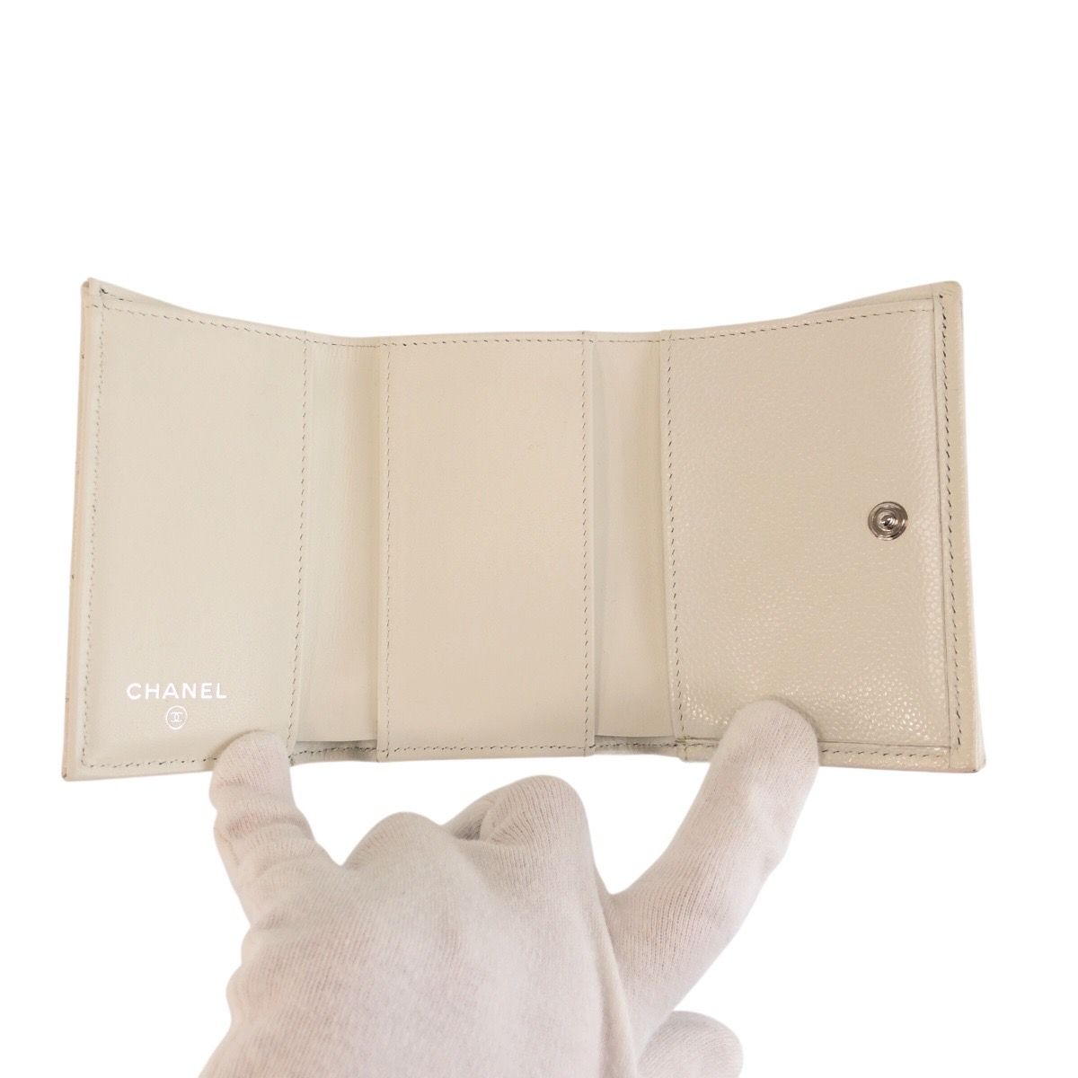 Chanel CC Logo White Silver Leather Fold Wallet Compact — view 6
