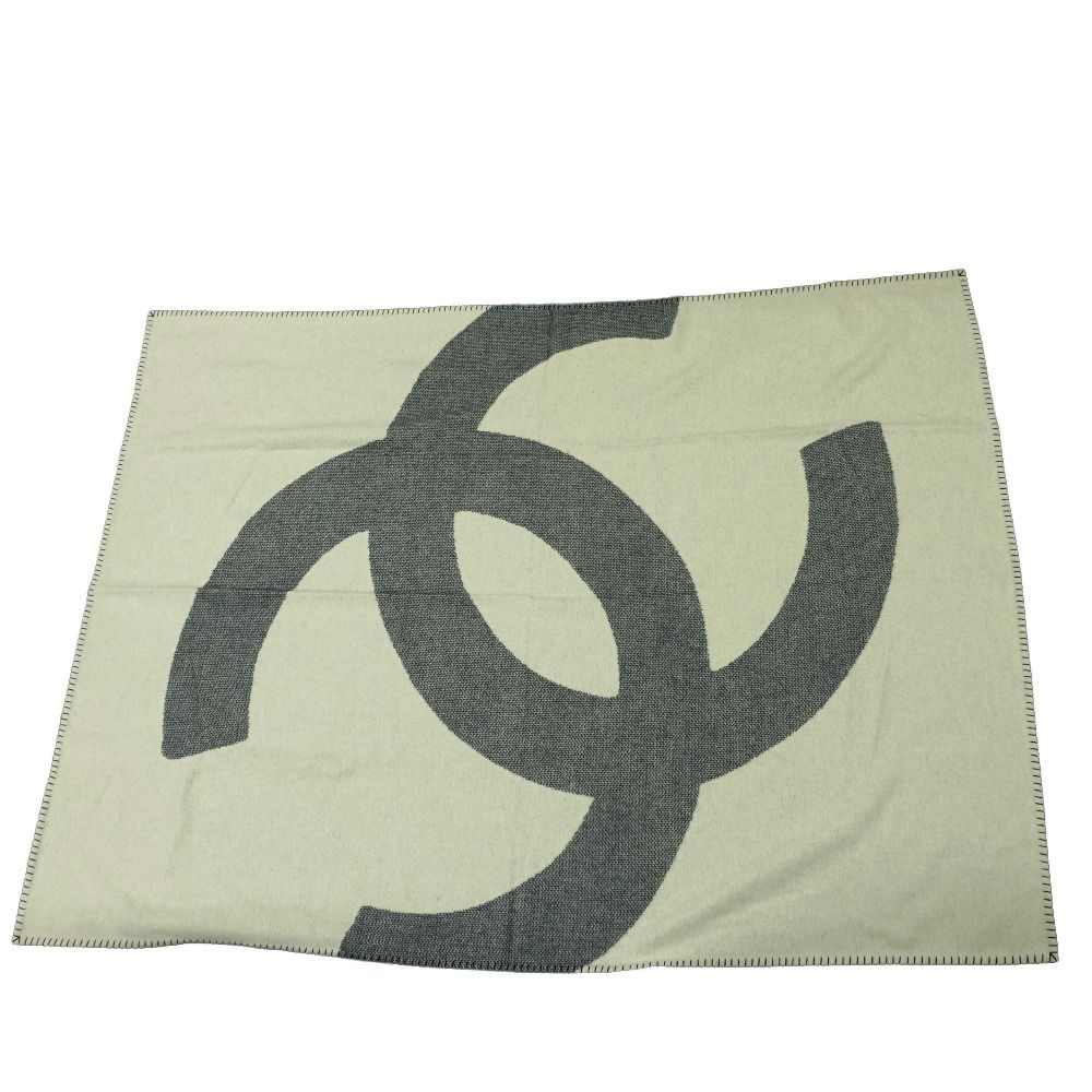 Chanel Big CC Logo Throw Wool Cashmere Blend Reversible 185 140 cm Ivory Blanket — view 2