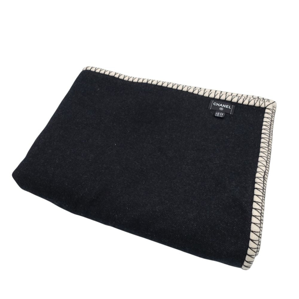 Chanel Big CC Logo Throw Wool Cashmere Blend Reversible 185 140 cm Ivory Blanket — view 8