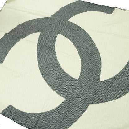 Chanel Big CC Logo Throw Wool Cashmere Blend Reversible 185 140 cm Ivory Blanket — view 3