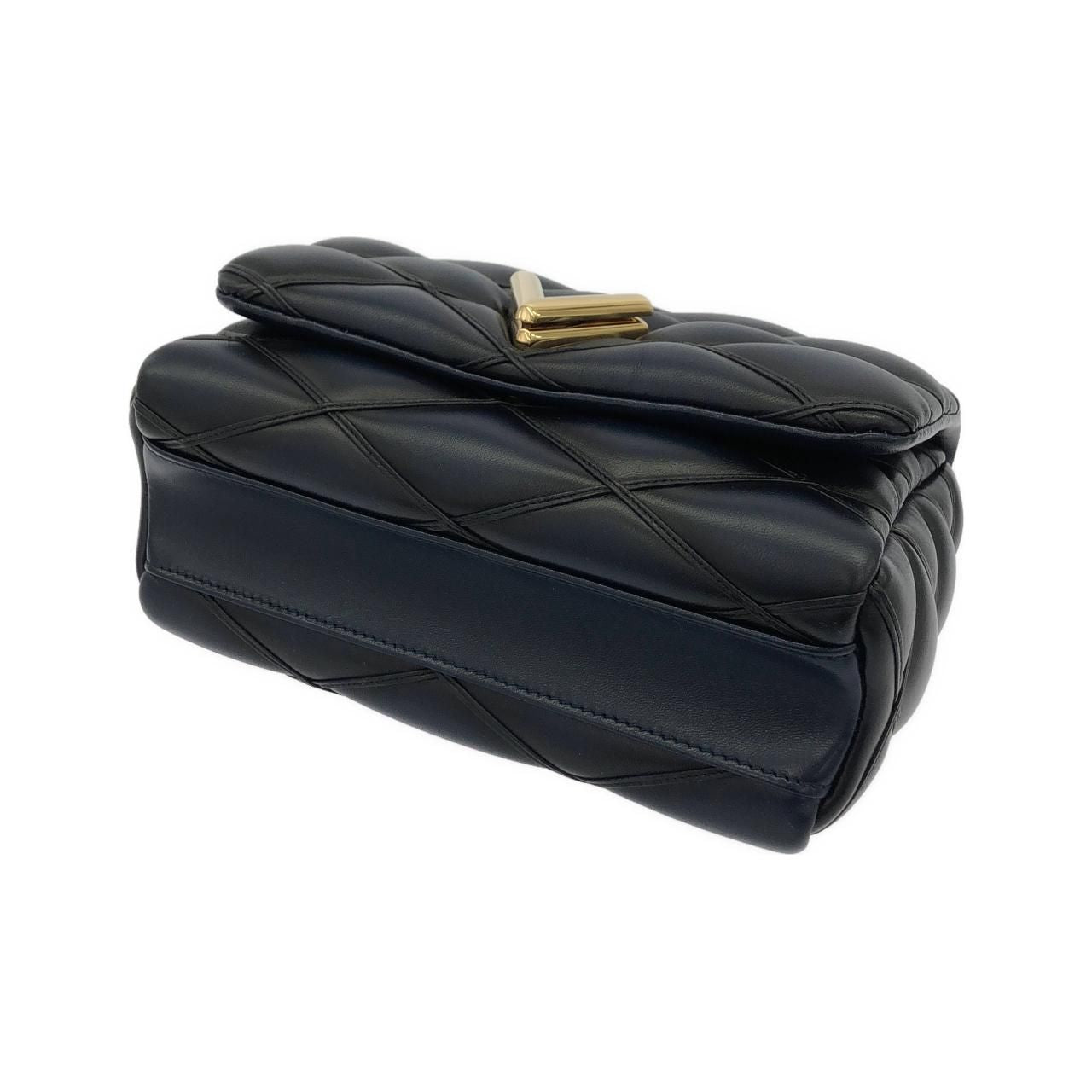 Louis Vuitton MM Shoulder Bag — view 3