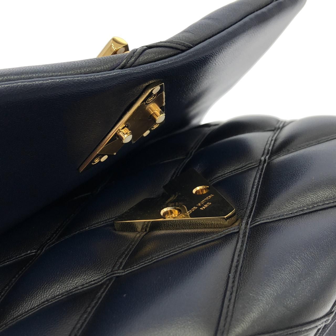 Louis Vuitton MM Shoulder Bag — view 4
