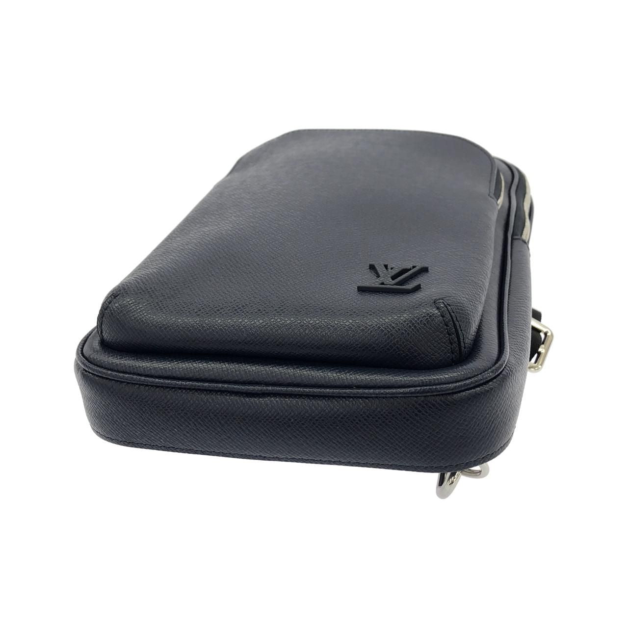 Louis Vuitton Taiga Avenue Sling Bag — view 3