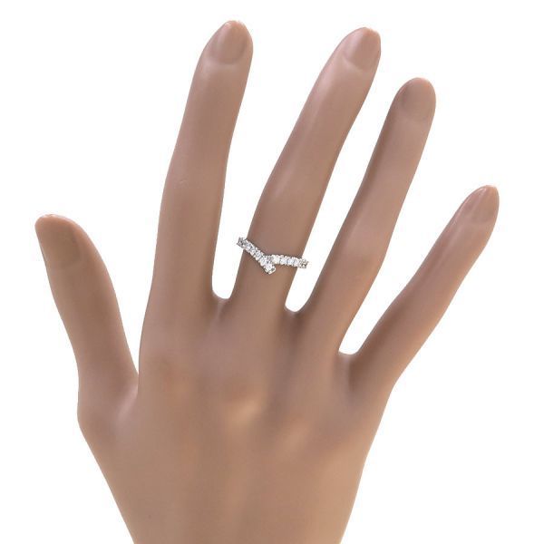 Harry Winston Near Ribbon Band Ring — view 7