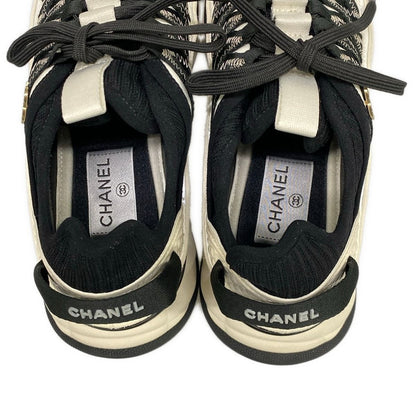 Chanel Sneakers 37 White Black Gold CC Logo Leather — view 7