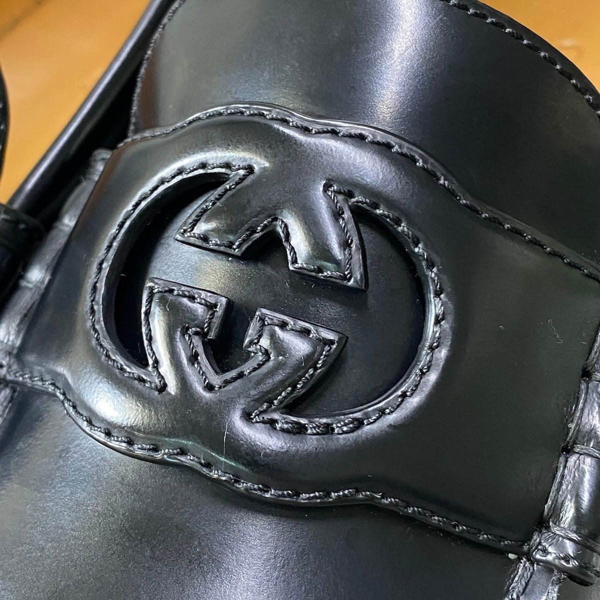 Gucci E4 Interlocking GG Logo Loafers Shoes Dress Slip Ons Black Leather 8.5 — view 8