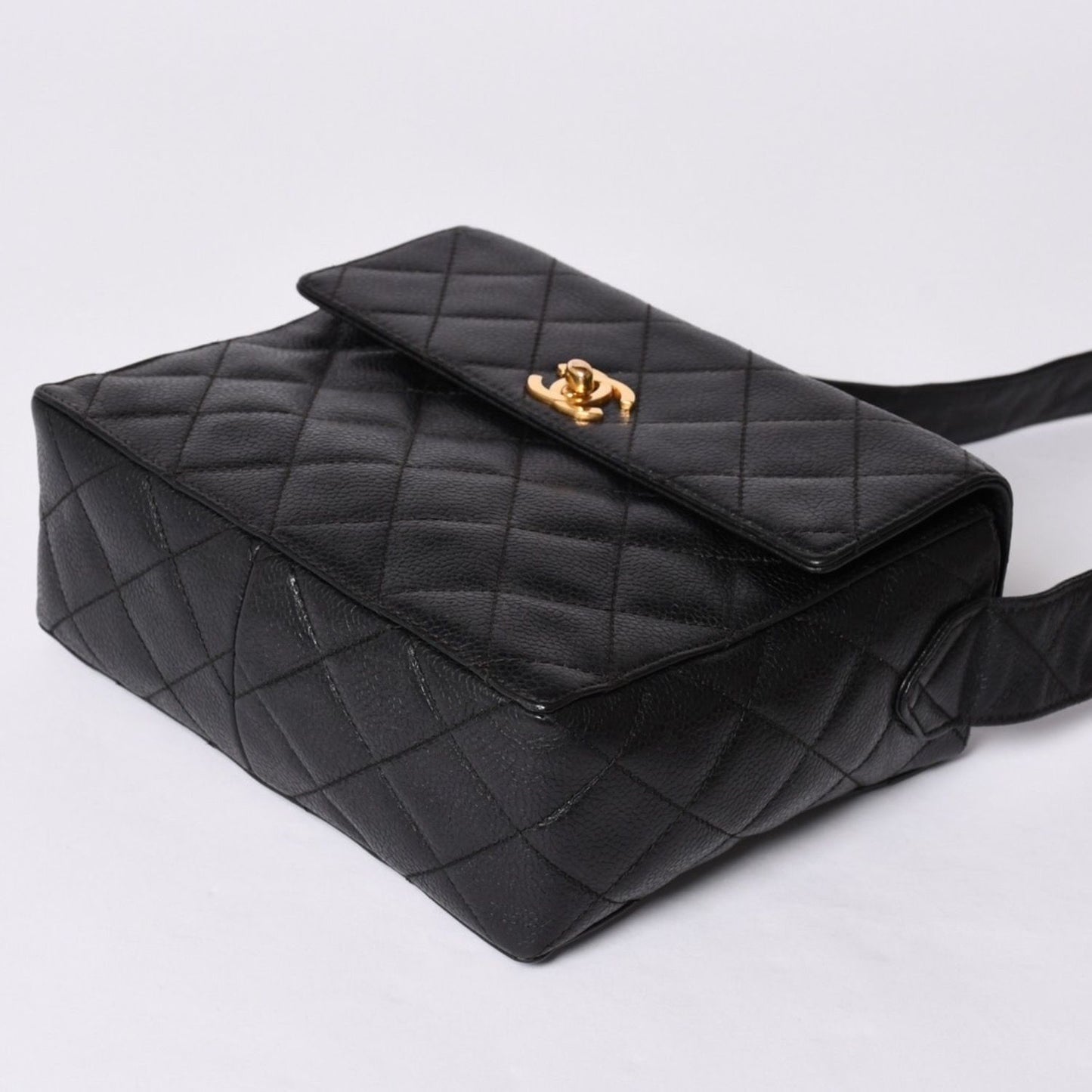 Chanel Shoulder Bag CC Logo Caviar Leather Black Quilted Gold — view 5