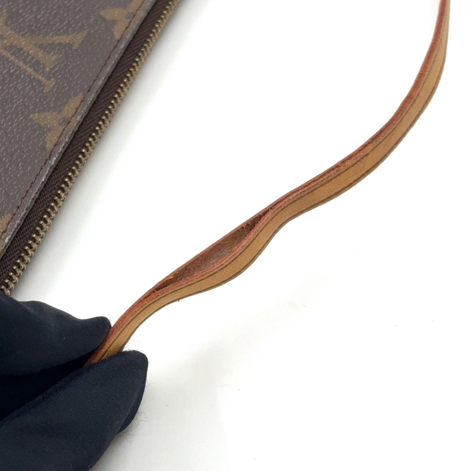 Louis Vuitton Pochette Monogram Leather Brown Handbag Gold — view 8