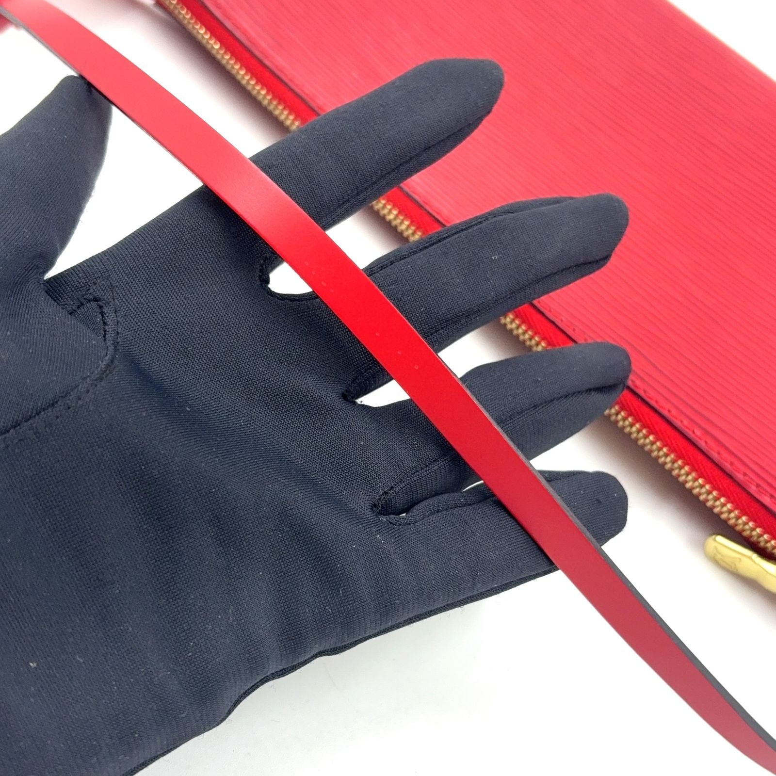 Louis Vuitton Pochette Accessoire Epi Castilian Red Leather Handbag Gold — view 7