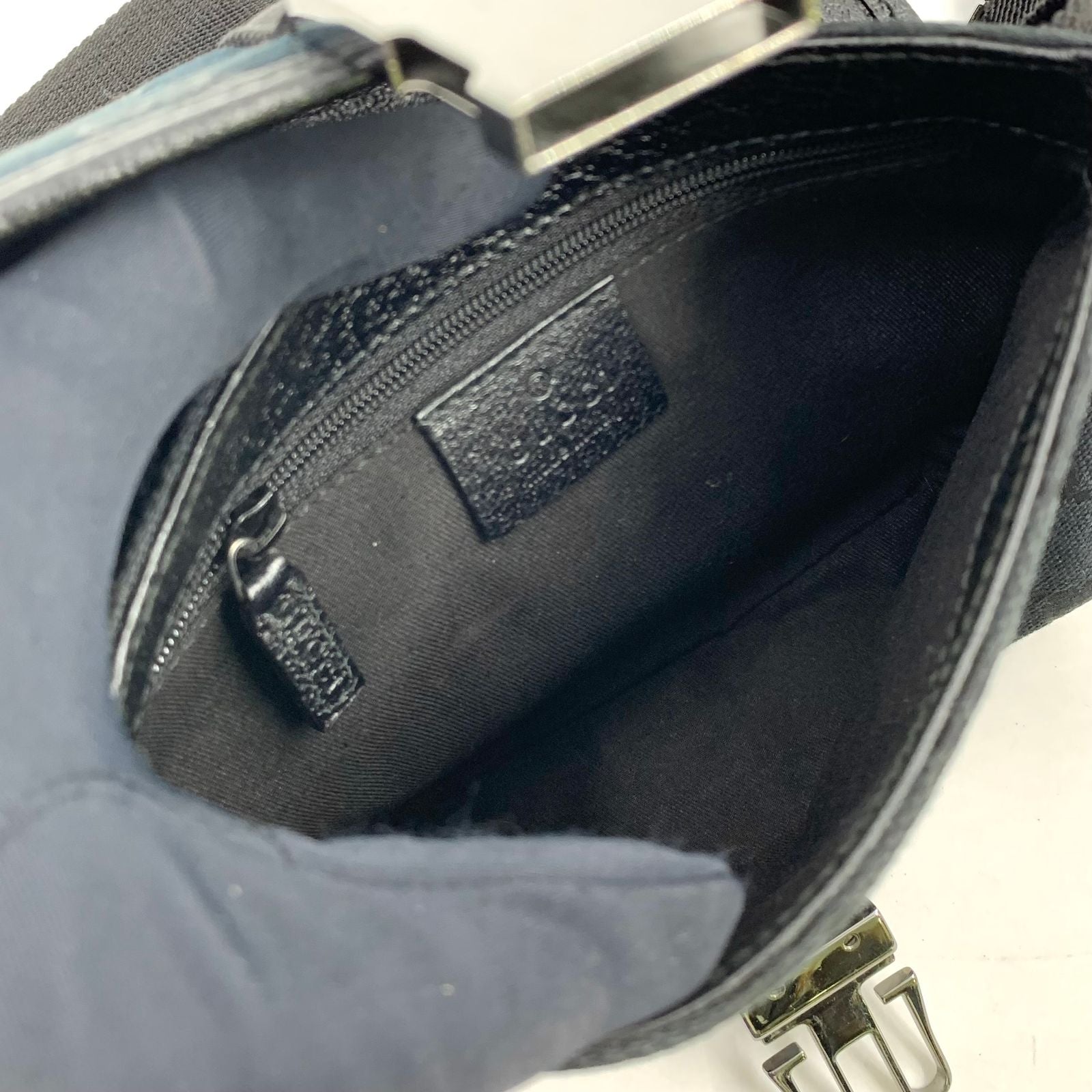 Gucci GG Canvas Black Belt Bag Silver — view 4