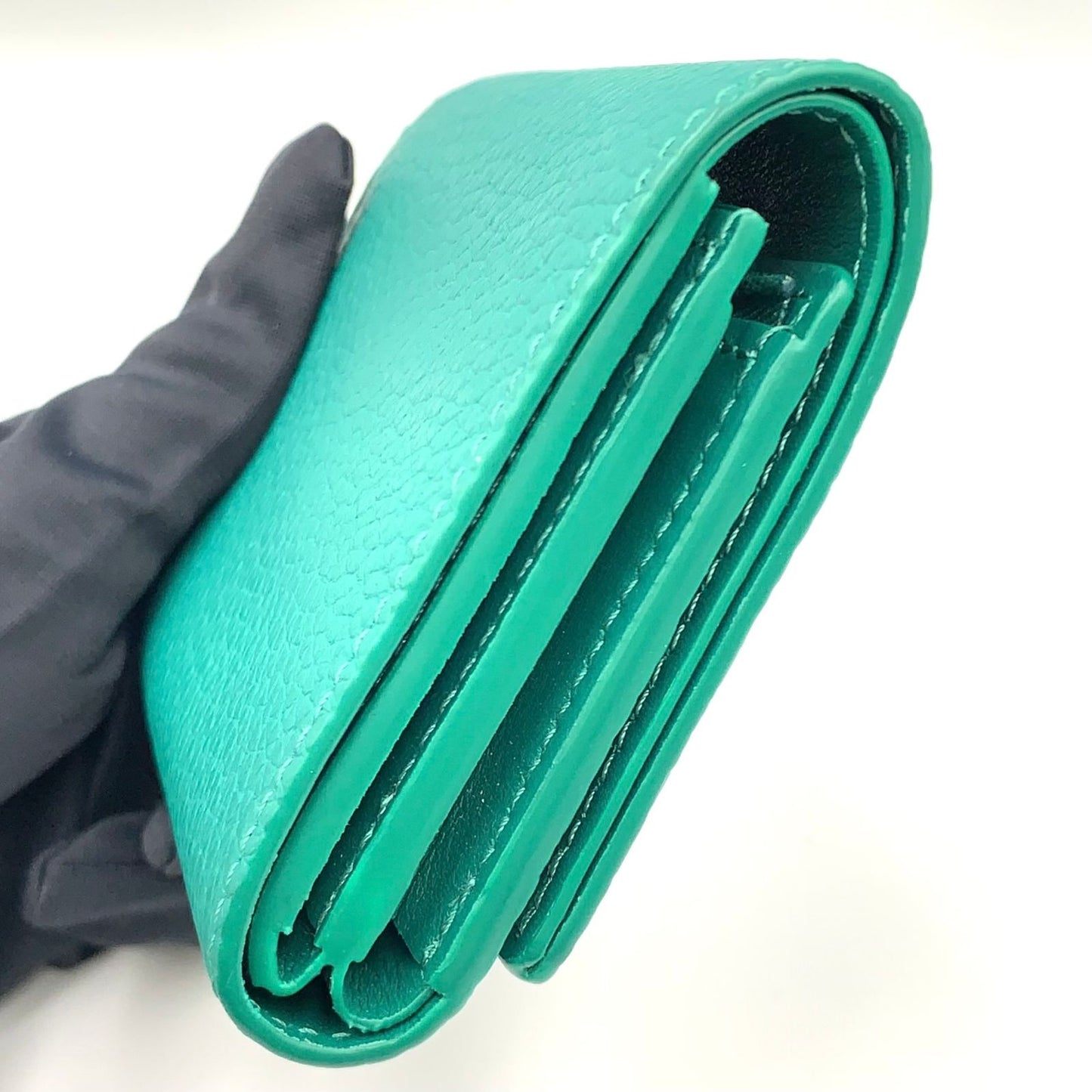 Louis Vuitton Portefeuille Capucines Enabled Leather Green Wallet Gold — view 6