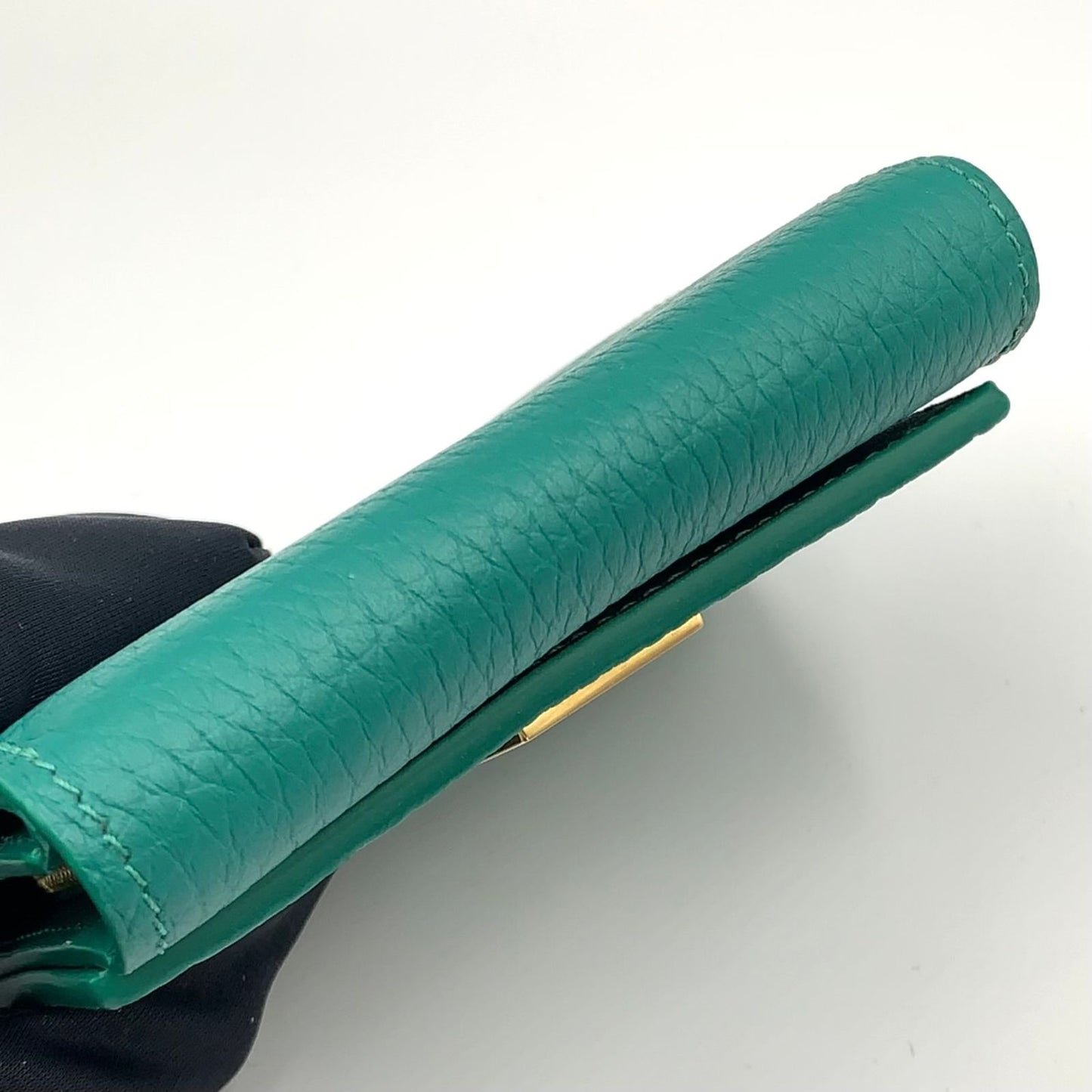 Louis Vuitton Portefeuille Capucines Enabled Leather Green Wallet Gold — view 9