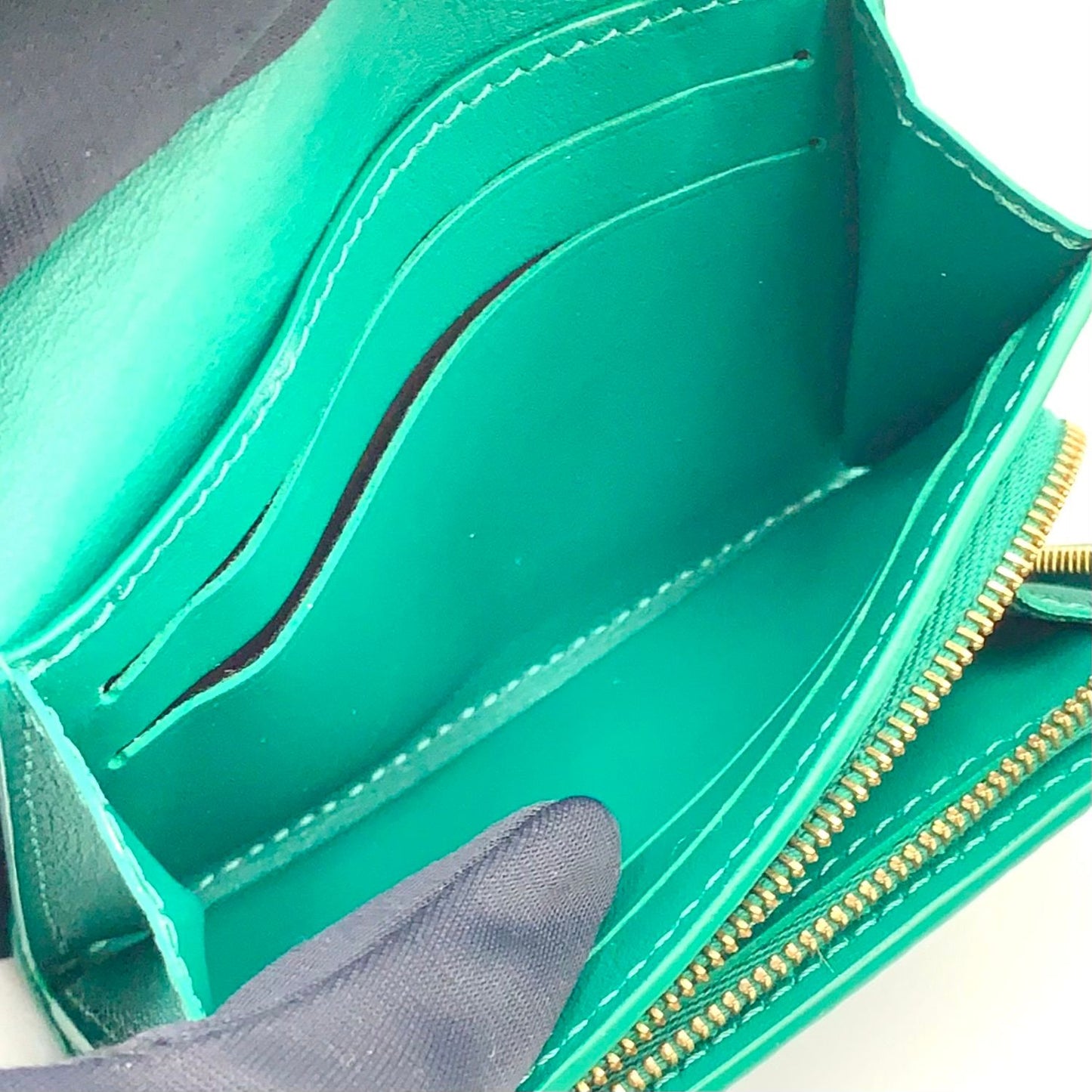 Louis Vuitton Portefeuille Capucines Enabled Leather Green Wallet Gold — view 3