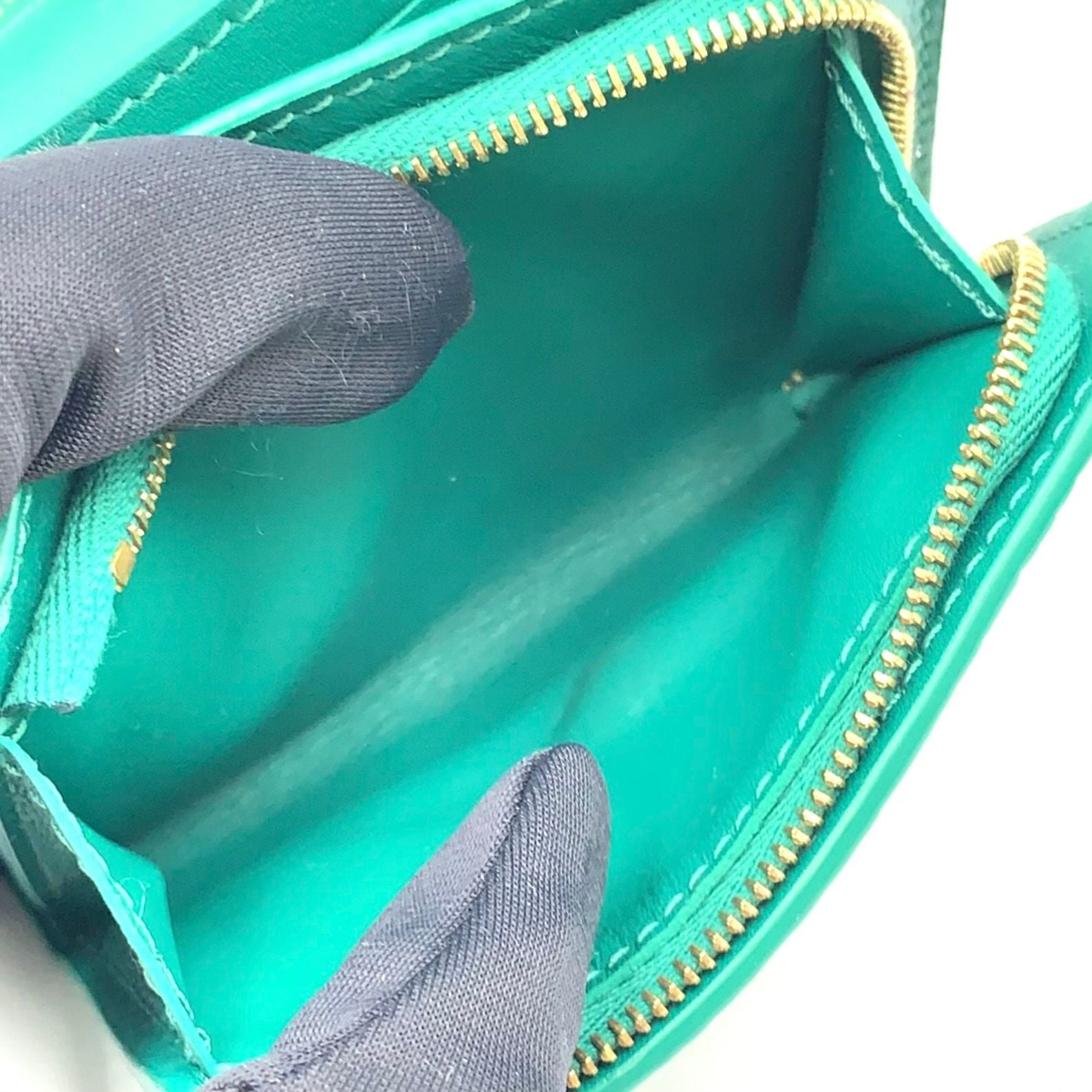Louis Vuitton Portefeuille Capucines Enabled Leather Green Wallet Gold — view 4
