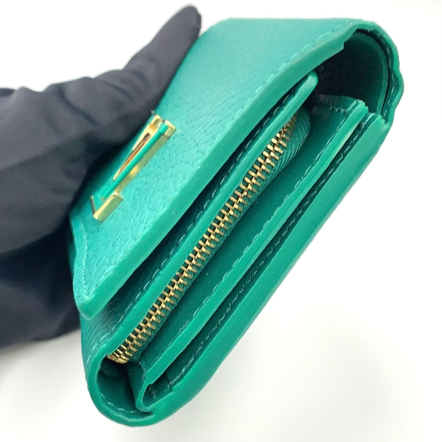 Louis Vuitton Portefeuille Capucines Enabled Leather Green Wallet Gold — view 7