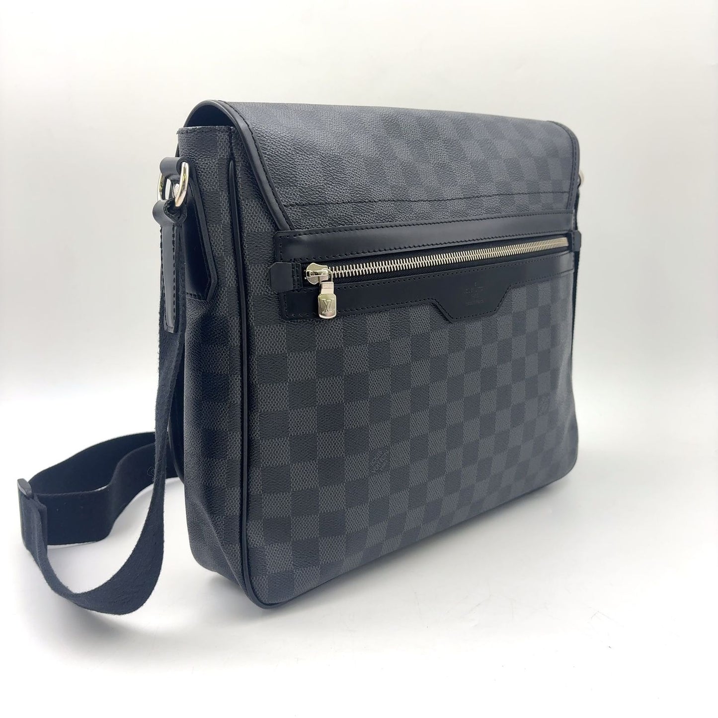 Louis Vuitton Daniel MM Damier Graphite Leather Black Shoulder Bag Silver — view 2