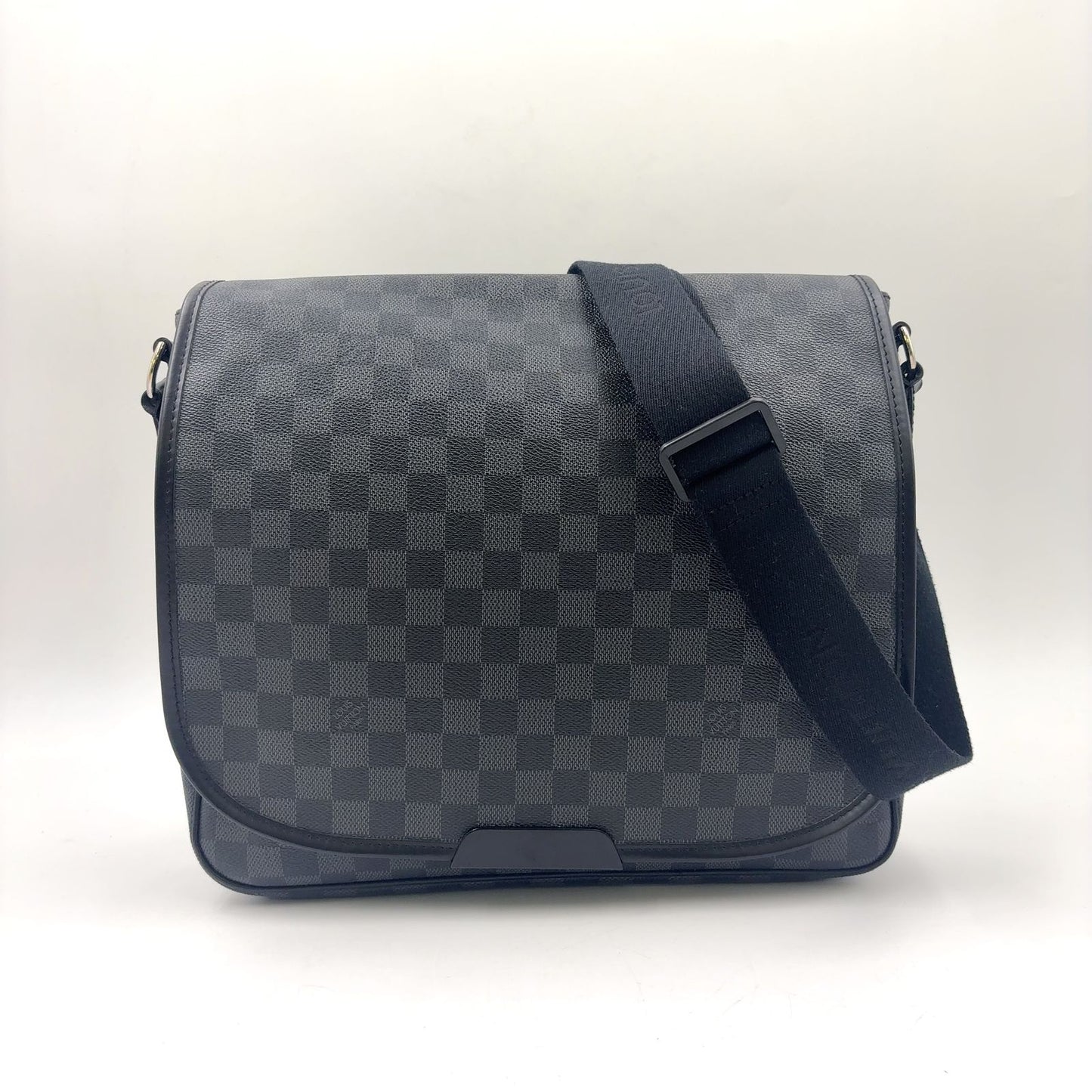 Louis Vuitton Daniel MM Damier Graphite Leather Black Shoulder Bag Silver